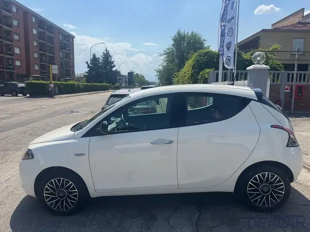 Lancia Ypsilon view 3