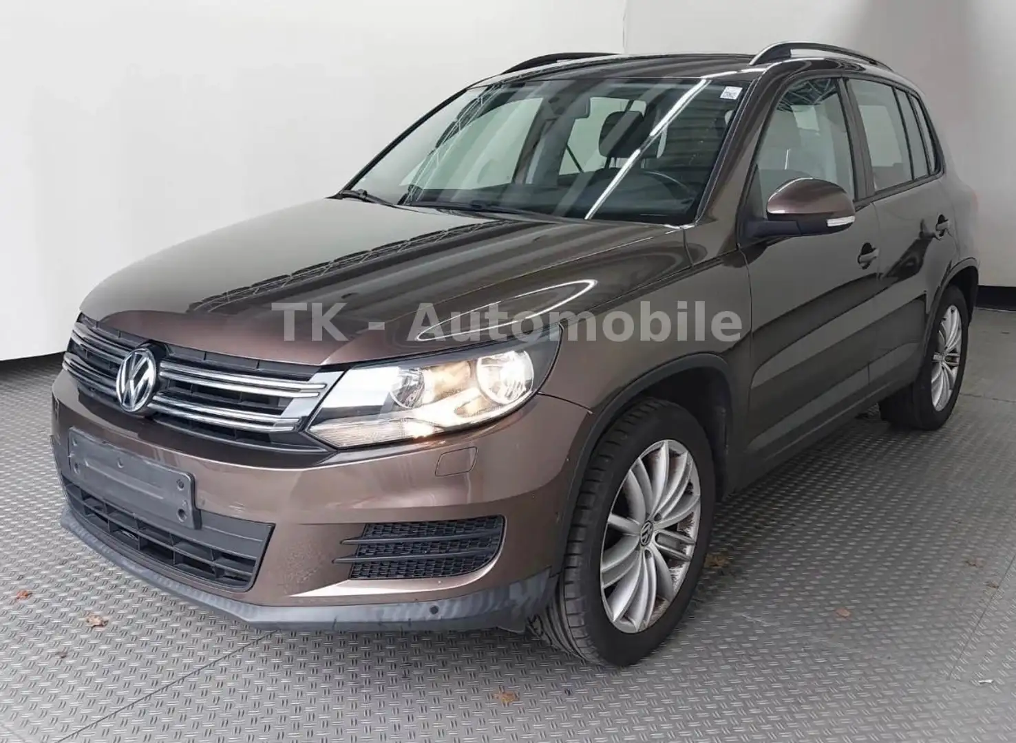 Volkswagen Tiguan Trend & Fun BMT /TÜV/AU NEU/S-HEFT/PDC Braun - 1