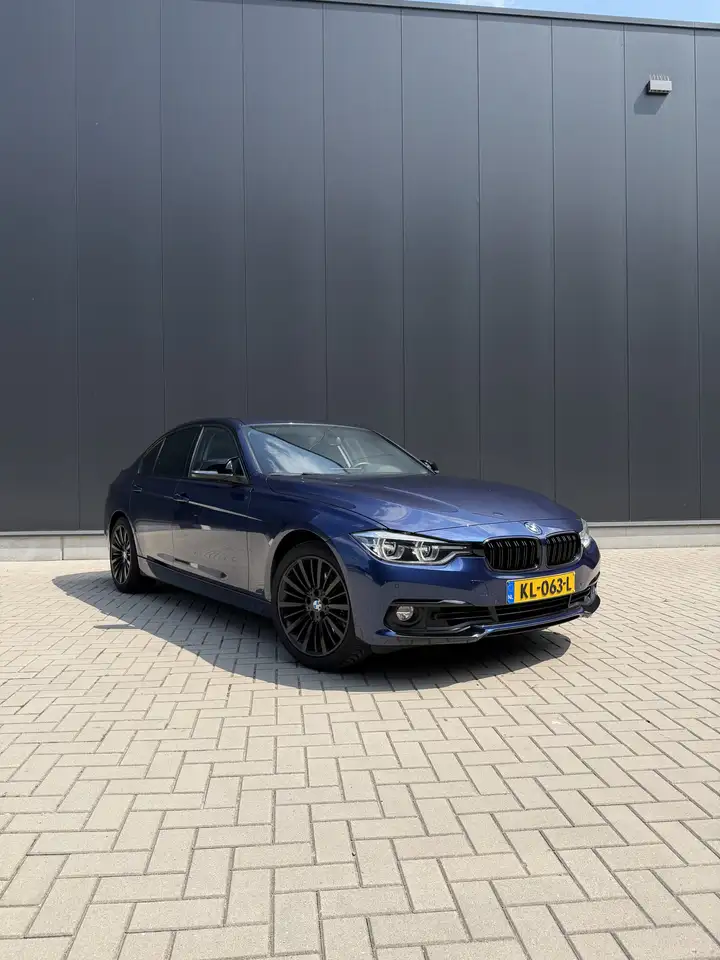 BMW 330