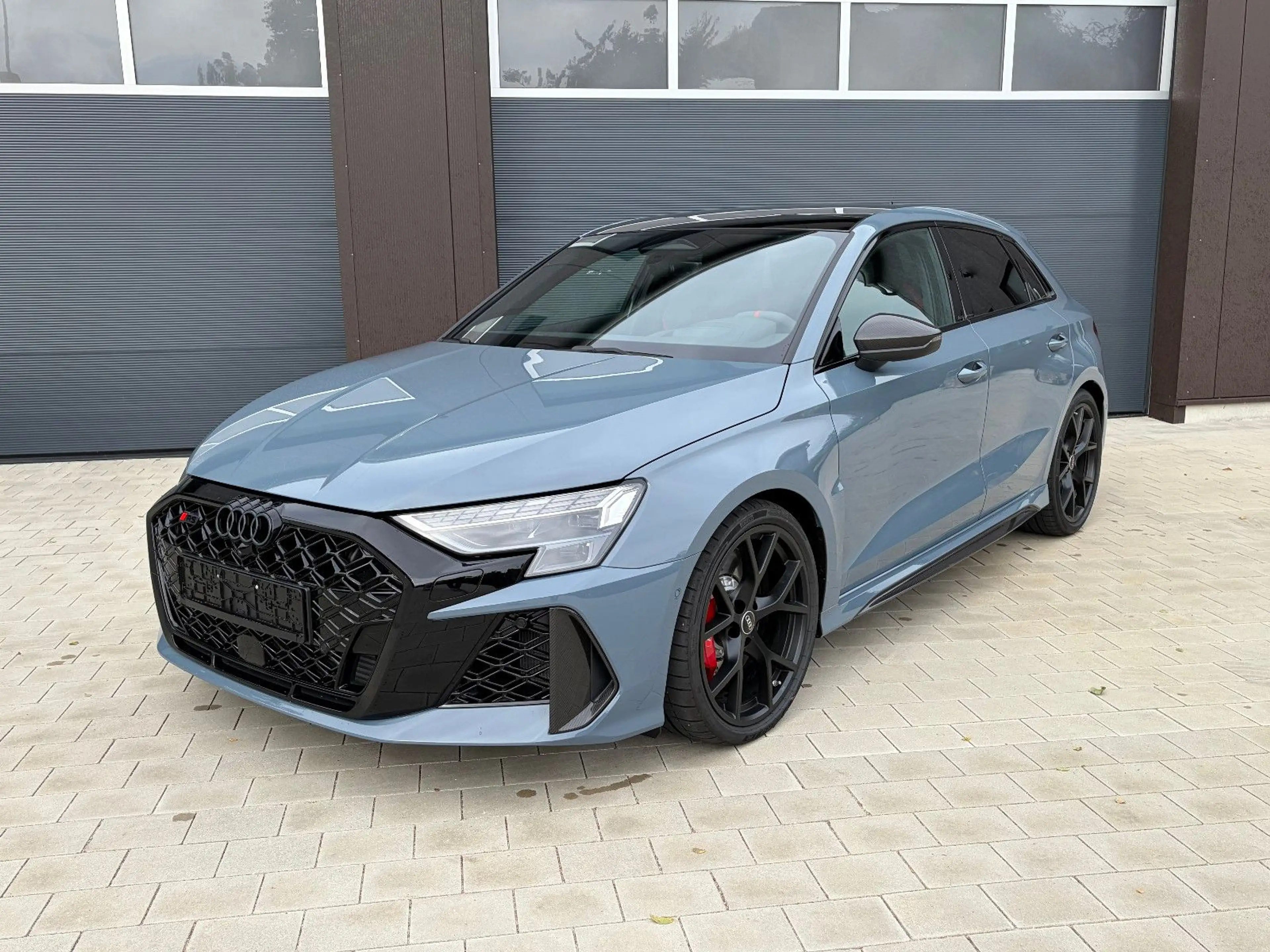 Audi RS3 Sportback qu. CARBON/BlackPlus/KEMORAGRAU — photo 2