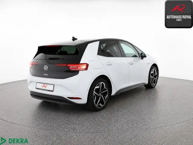 Volkswagen Id.3 view 5