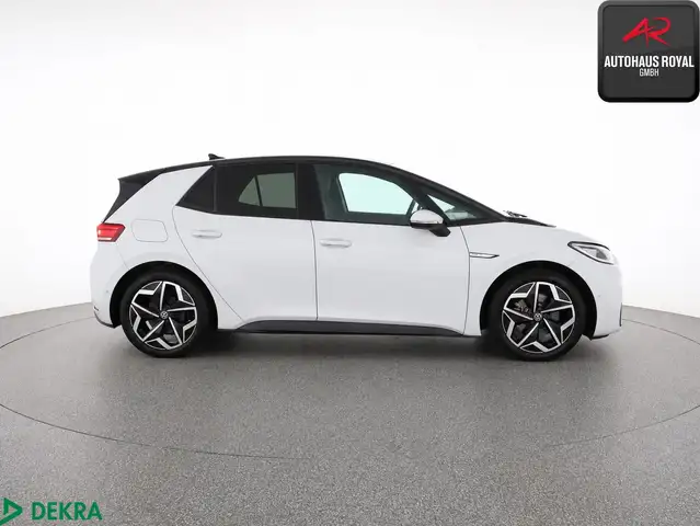 Volkswagen Id.3 view 6