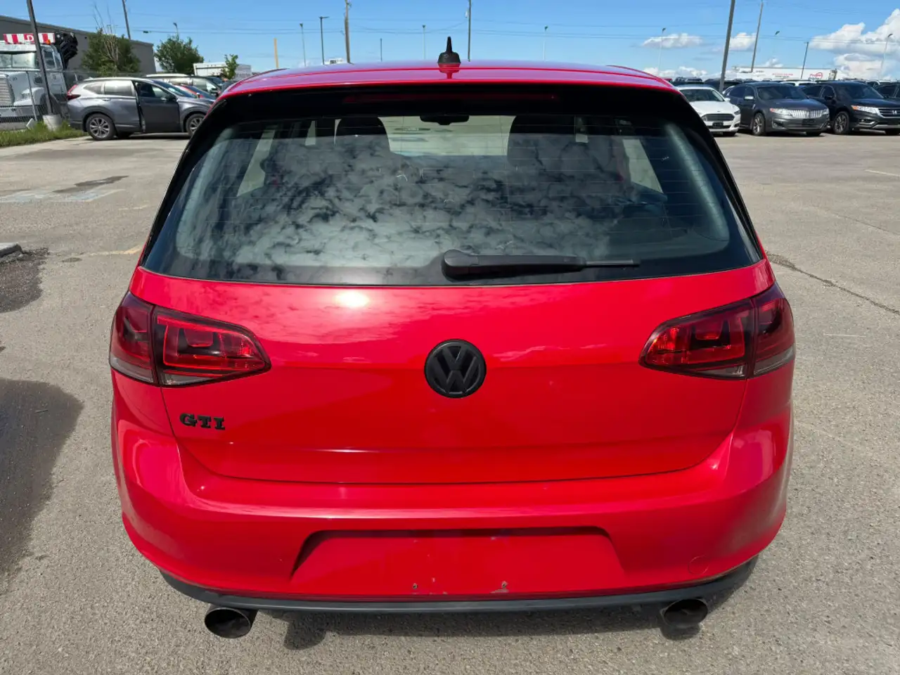 Volkswagen Golf GTI photo Volkswagen Golf GTI