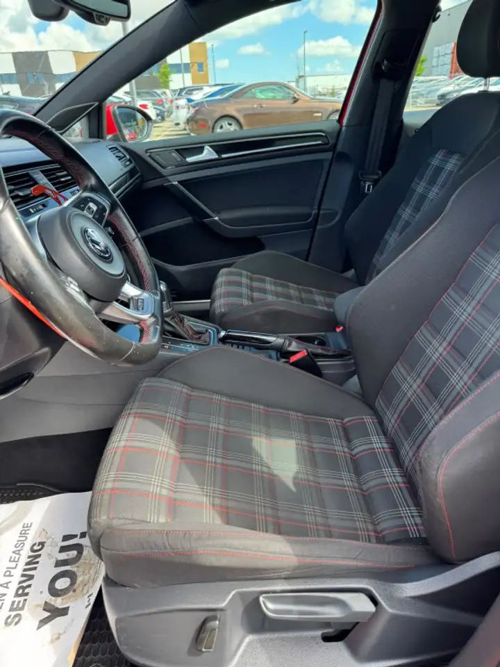 Volkswagen Golf GTI photo Volkswagen Golf GTI