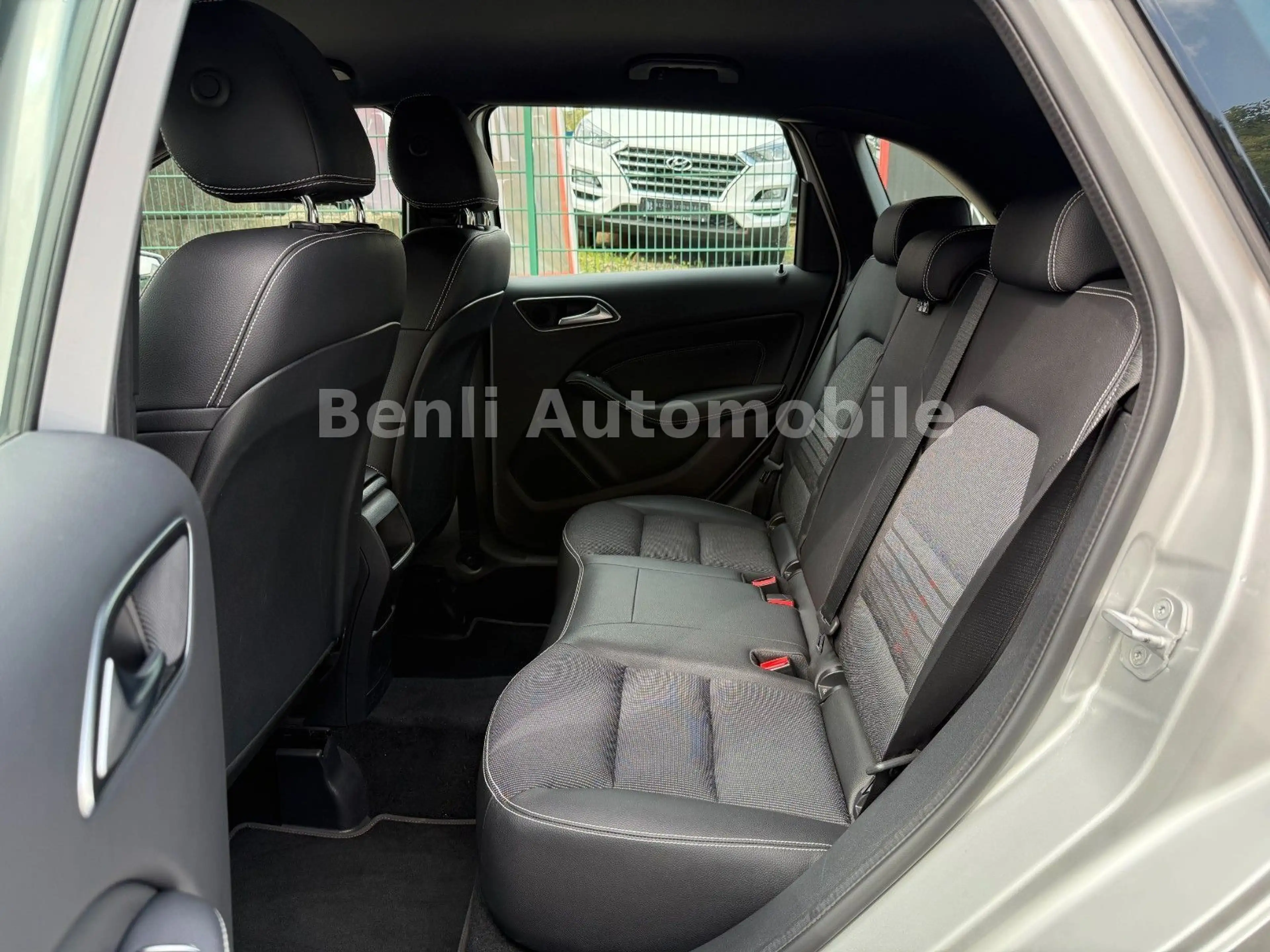 Mercedes-Benz B 200 /URBAN/LED/NAVI/TEILLEDER/SHZ/TMP/TÜV-NEU — photo 12