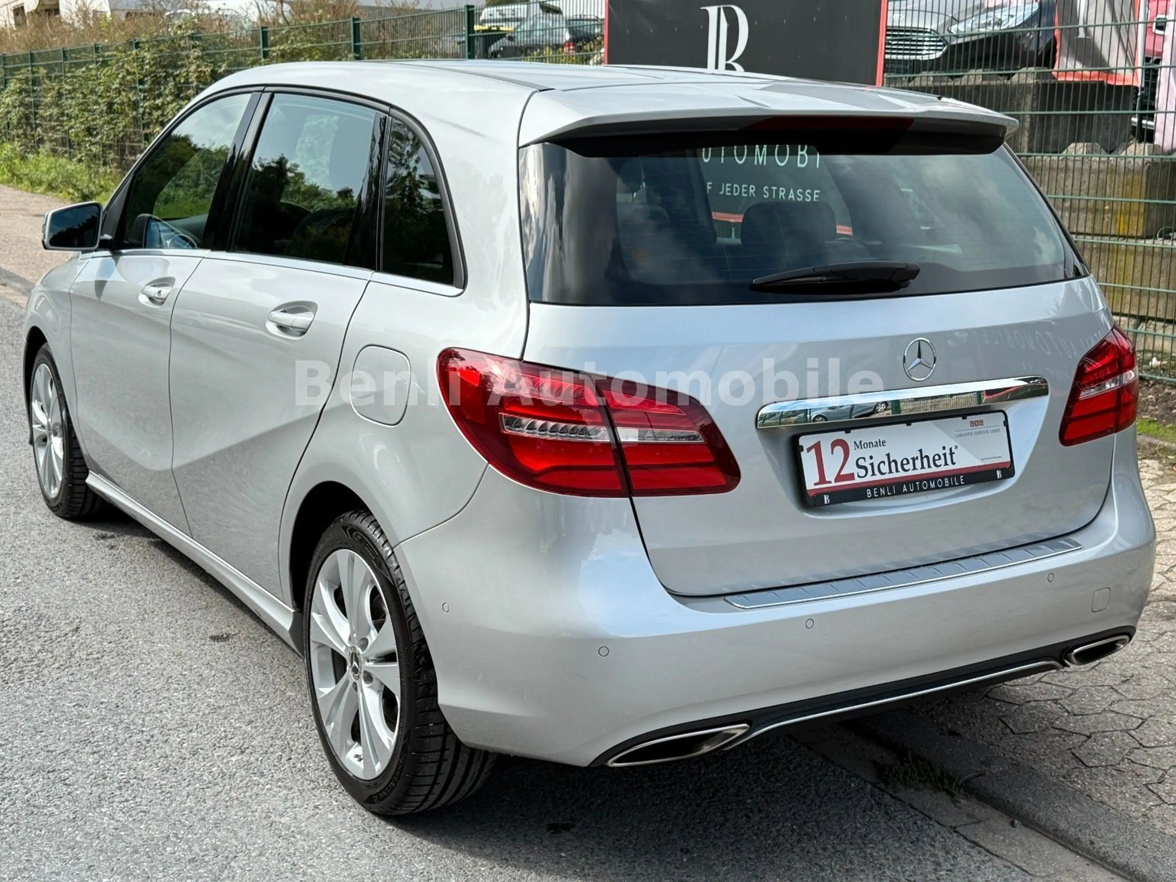 Mercedes-Benz B 200 /URBAN/LED/NAVI/TEILLEDER/SHZ/TMP/TÜV-NEU — photo 3