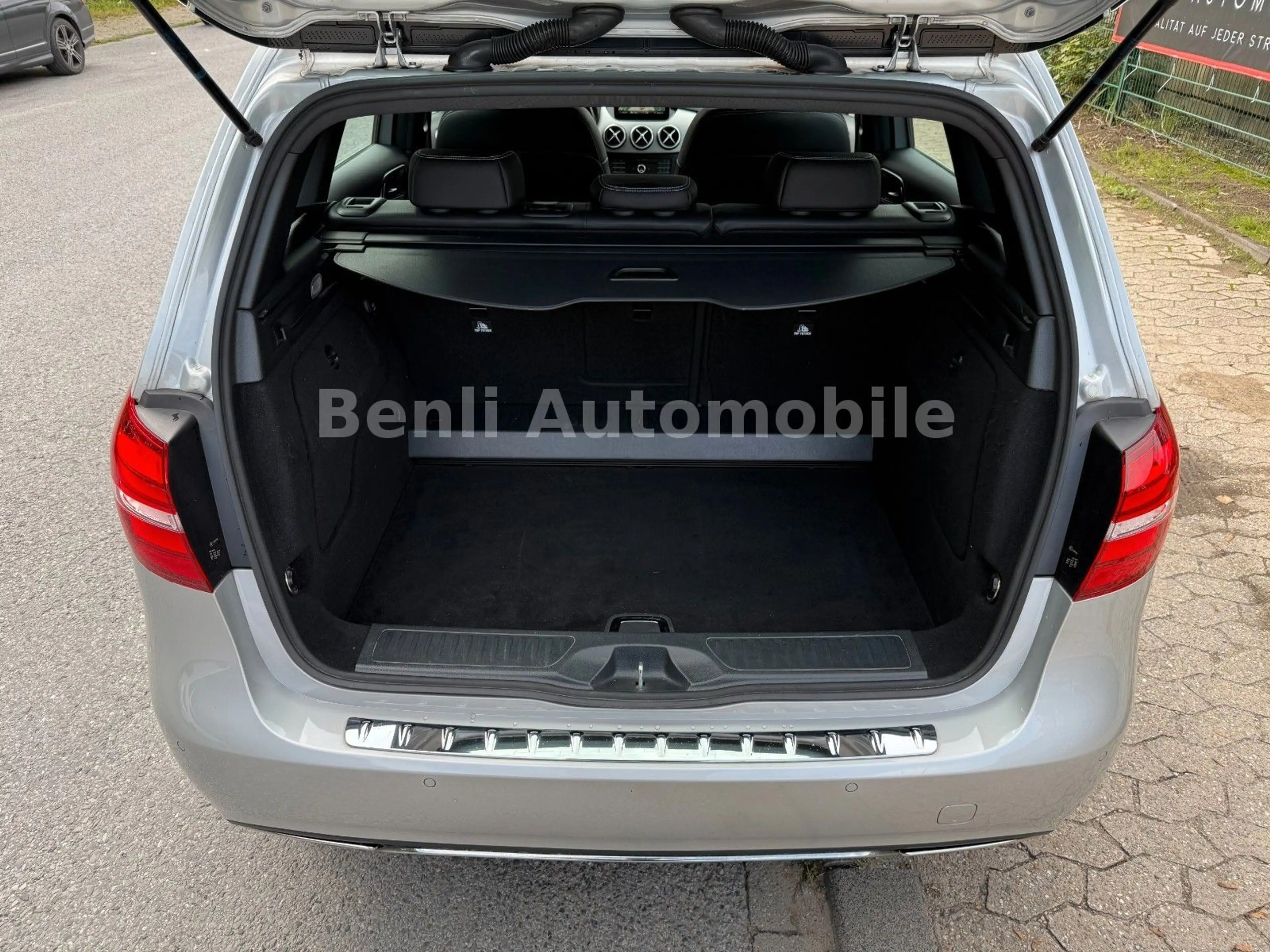 Mercedes-Benz B 200 /URBAN/LED/NAVI/TEILLEDER/SHZ/TMP/TÜV-NEU — photo 13