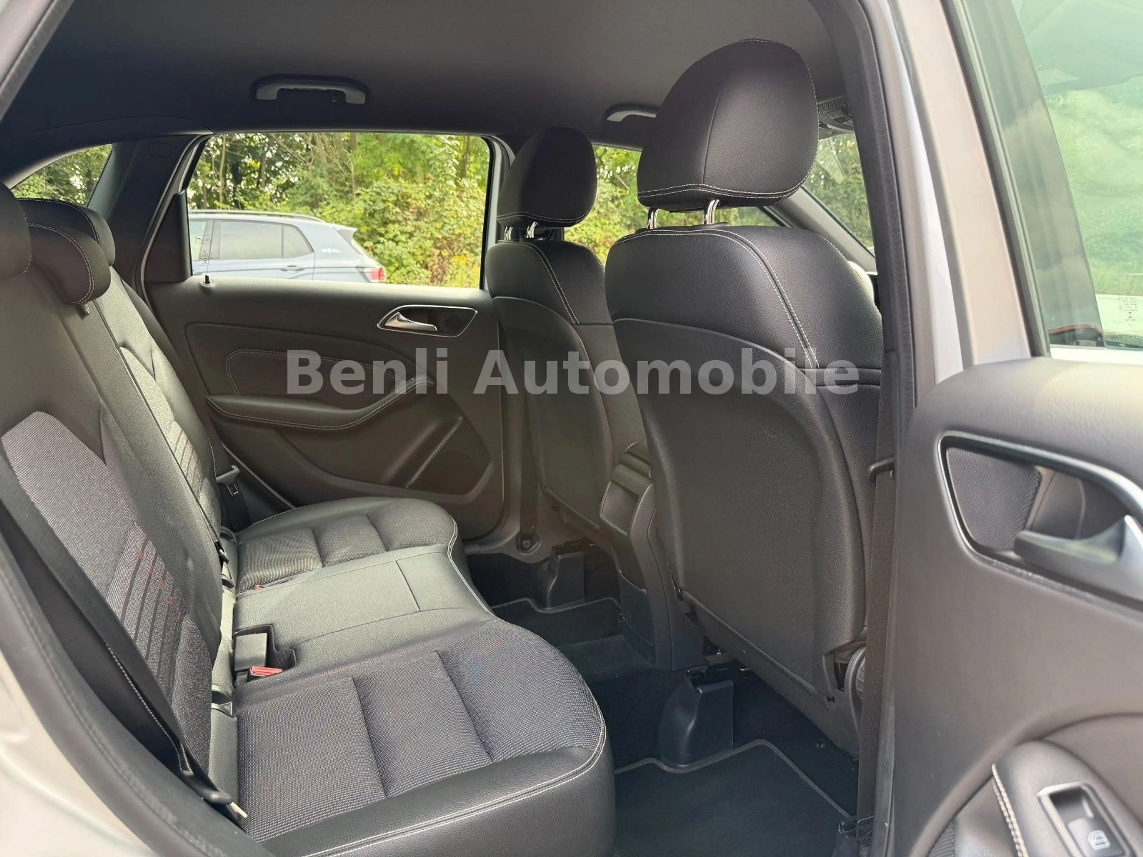 Mercedes-Benz B 200 /URBAN/LED/NAVI/TEILLEDER/SHZ/TMP/TÜV-NEU — photo 14