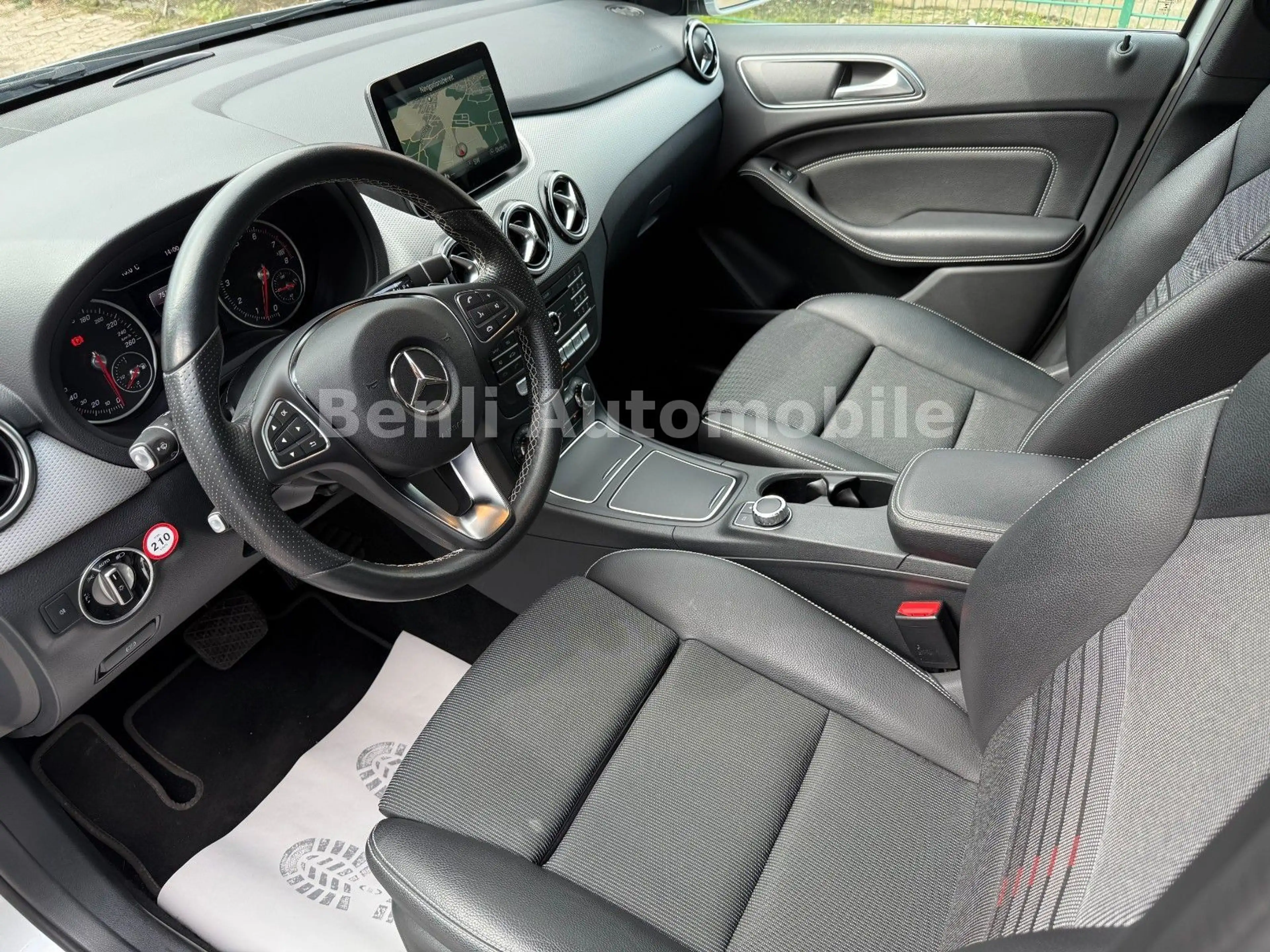 Mercedes-Benz B 200 /URBAN/LED/NAVI/TEILLEDER/SHZ/TMP/TÜV-NEU — photo 10