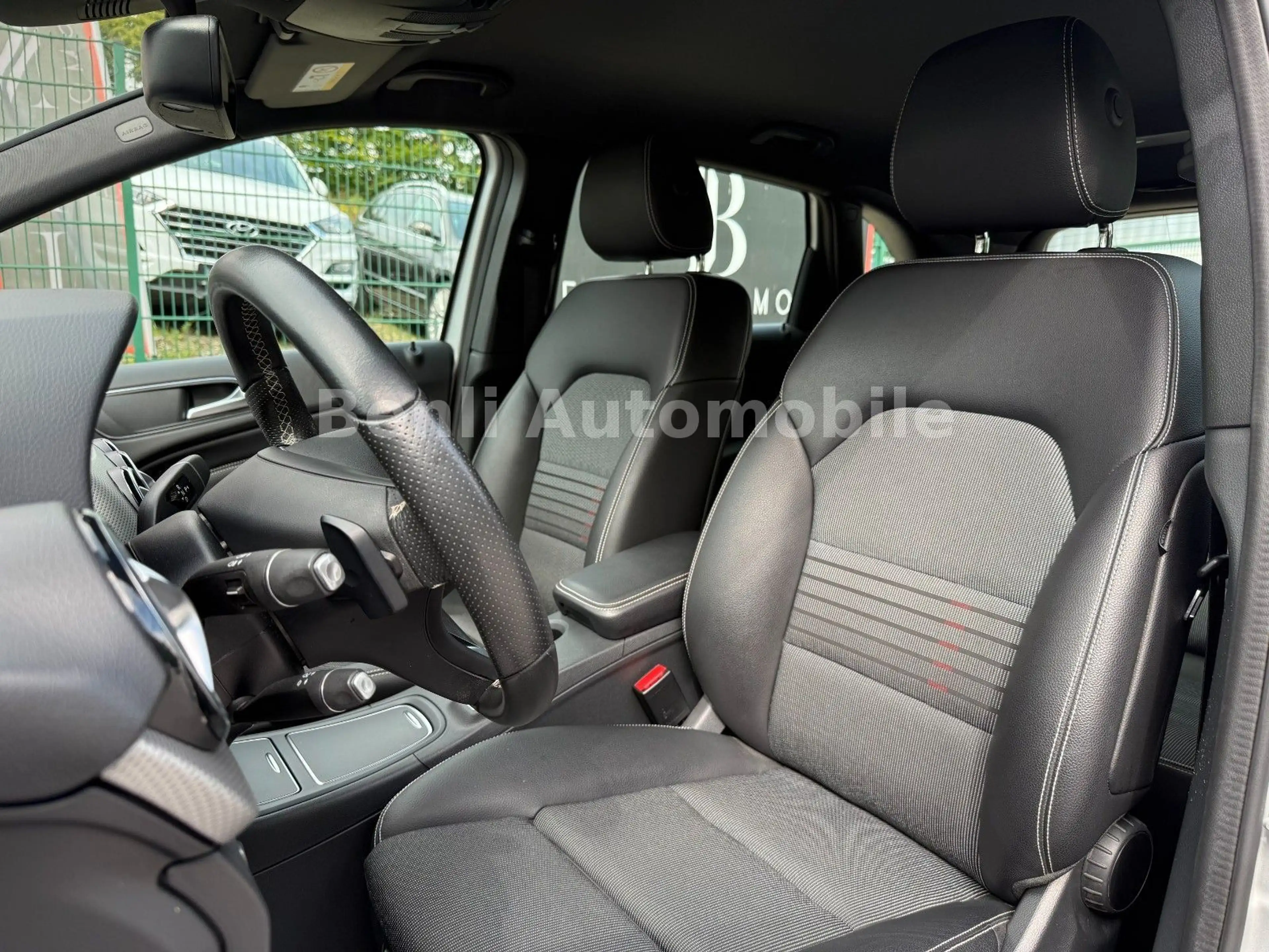 Mercedes-Benz B 200 /URBAN/LED/NAVI/TEILLEDER/SHZ/TMP/TÜV-NEU — photo 11