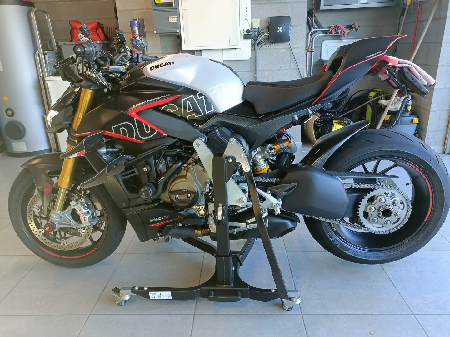 Ducati Streetfighter Ducati streetfighter v4s Černá - 1