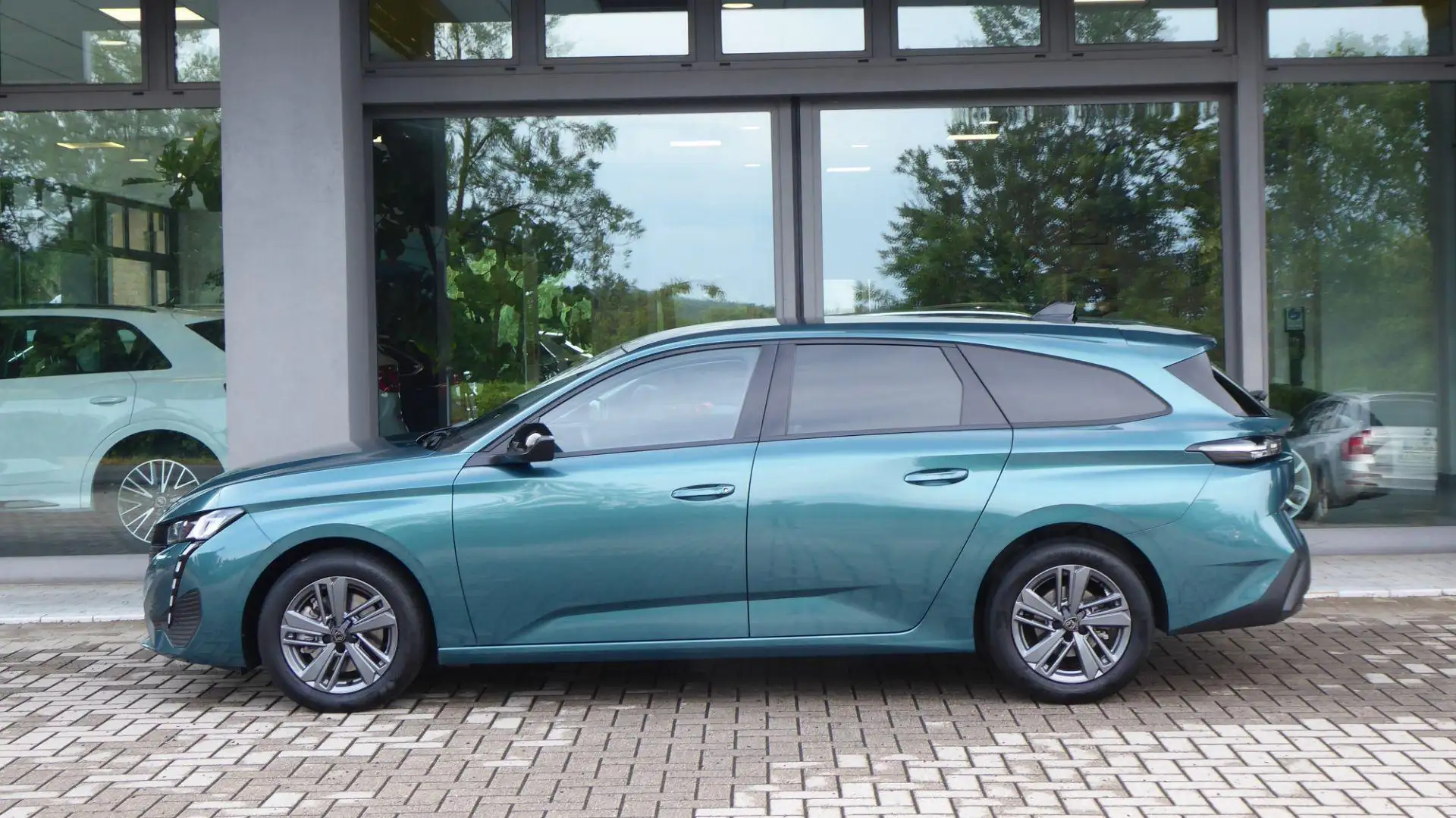Peugeot 308 PureTech Turbo 130 S&S SW Active Pack Verde - 2