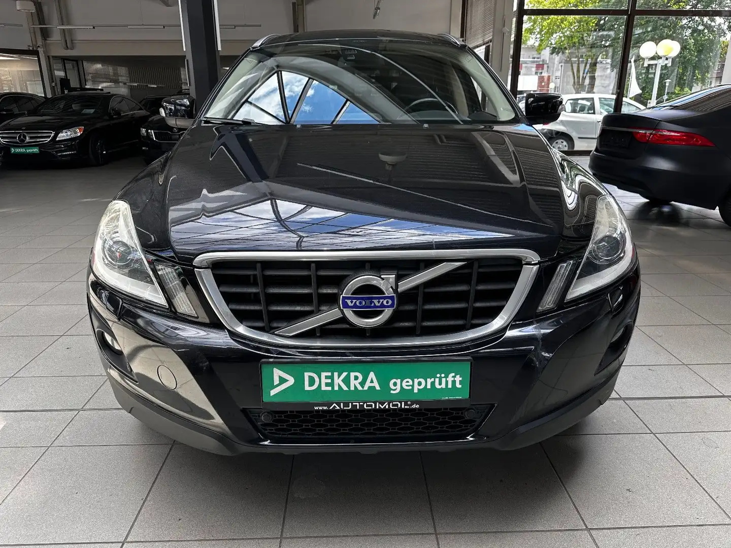 Volvo XC60 Summum AWD Klima AHK SHZ PDC Schwarz - 2