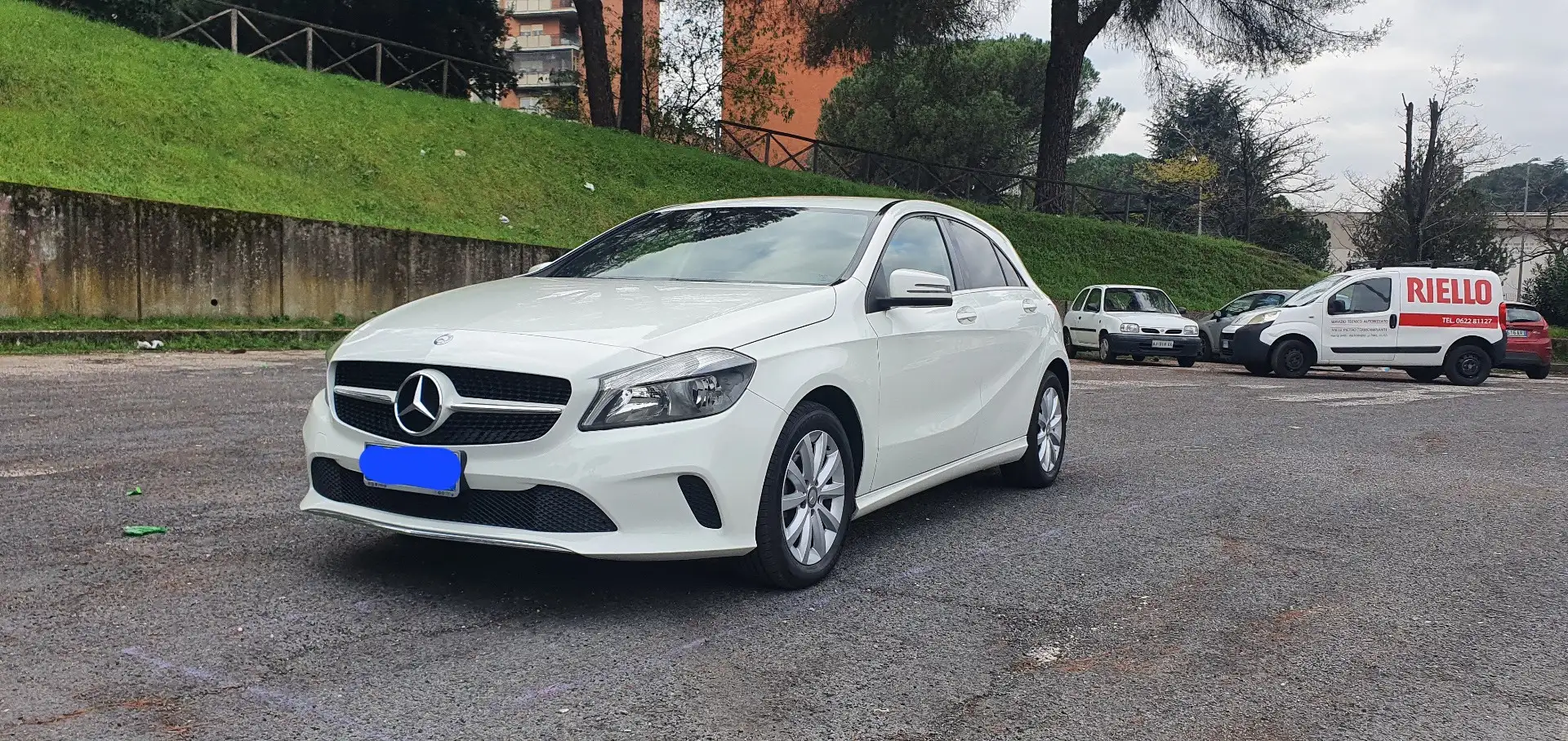 Mercedes-Benz 180 sport 180 Bílá - 1