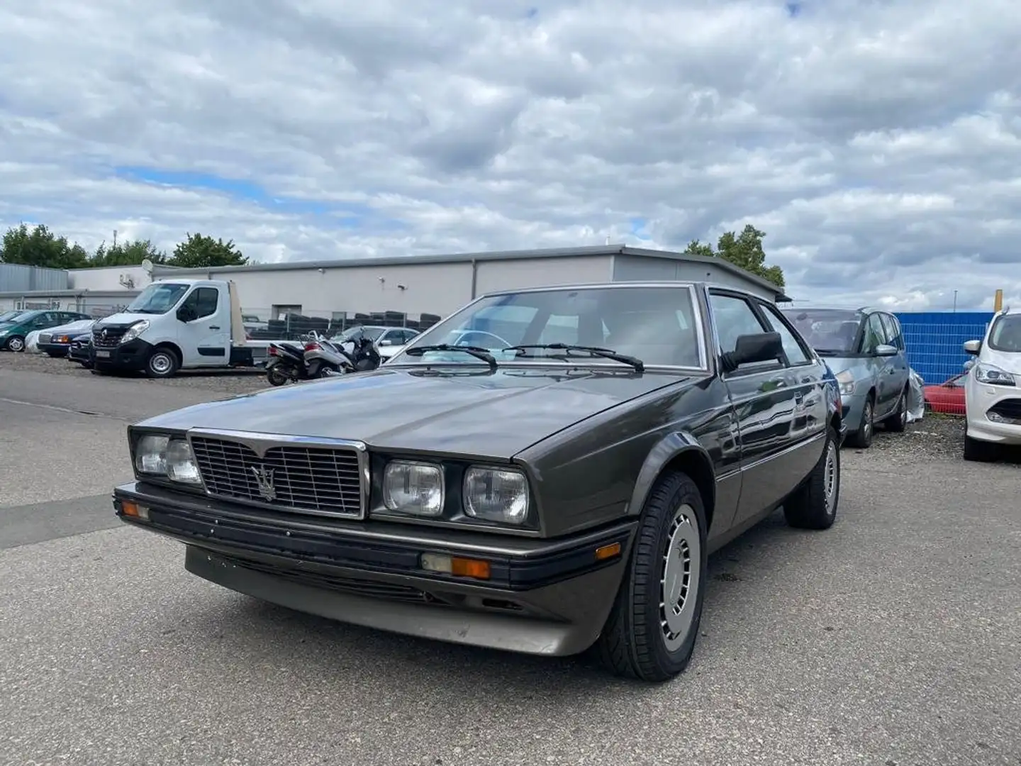 Maserati Biturbo Grau - 1