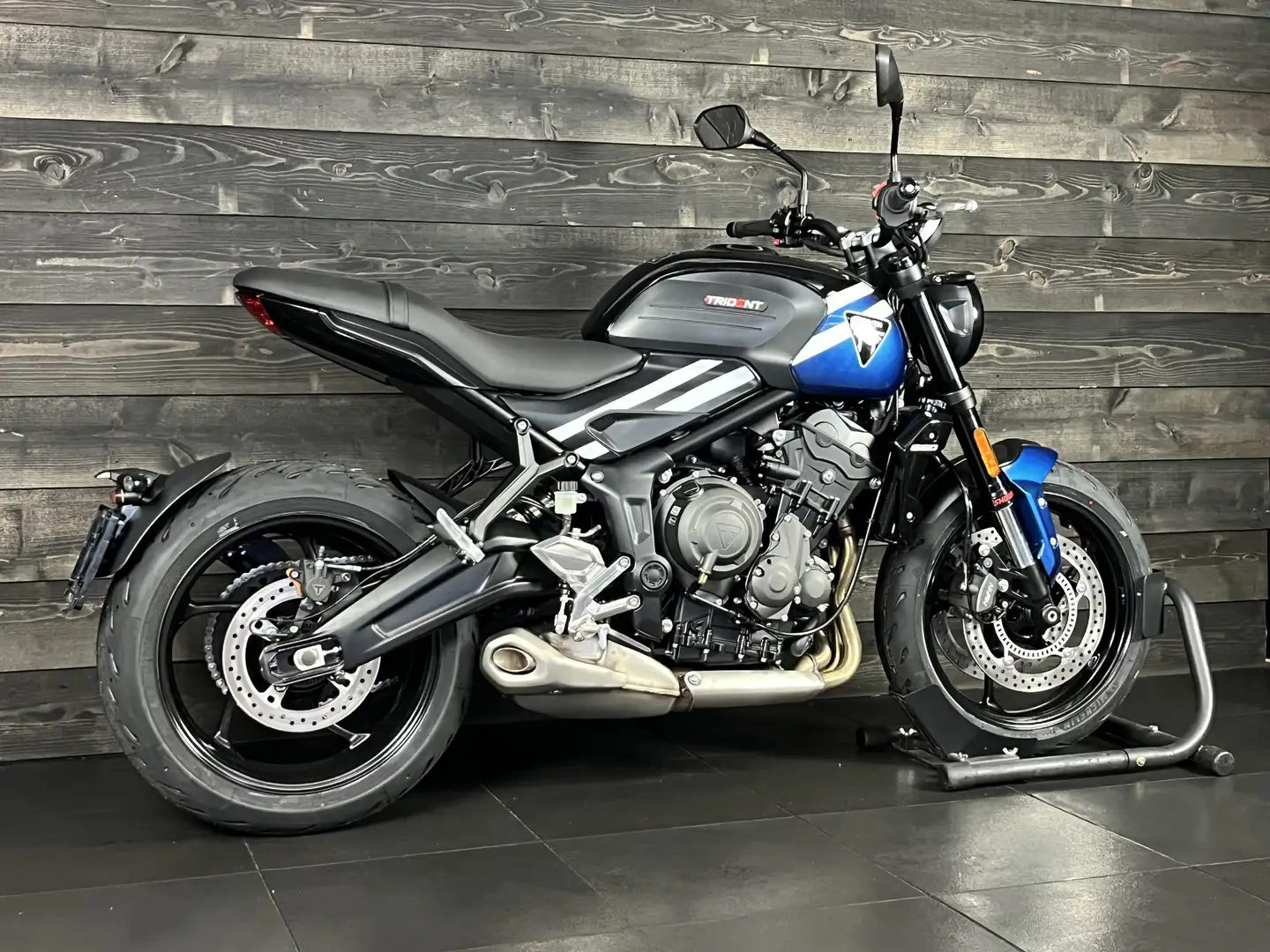 Triumph Trident 660 SAPPHIRE BLACK Bleu - 2