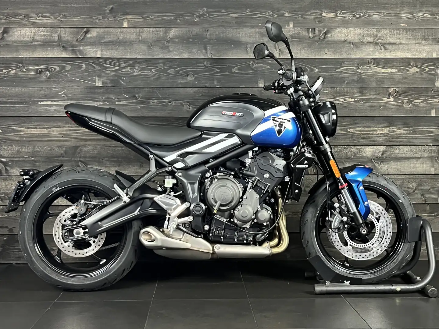 Triumph Trident 660 SAPPHIRE BLACK Bleu - 1