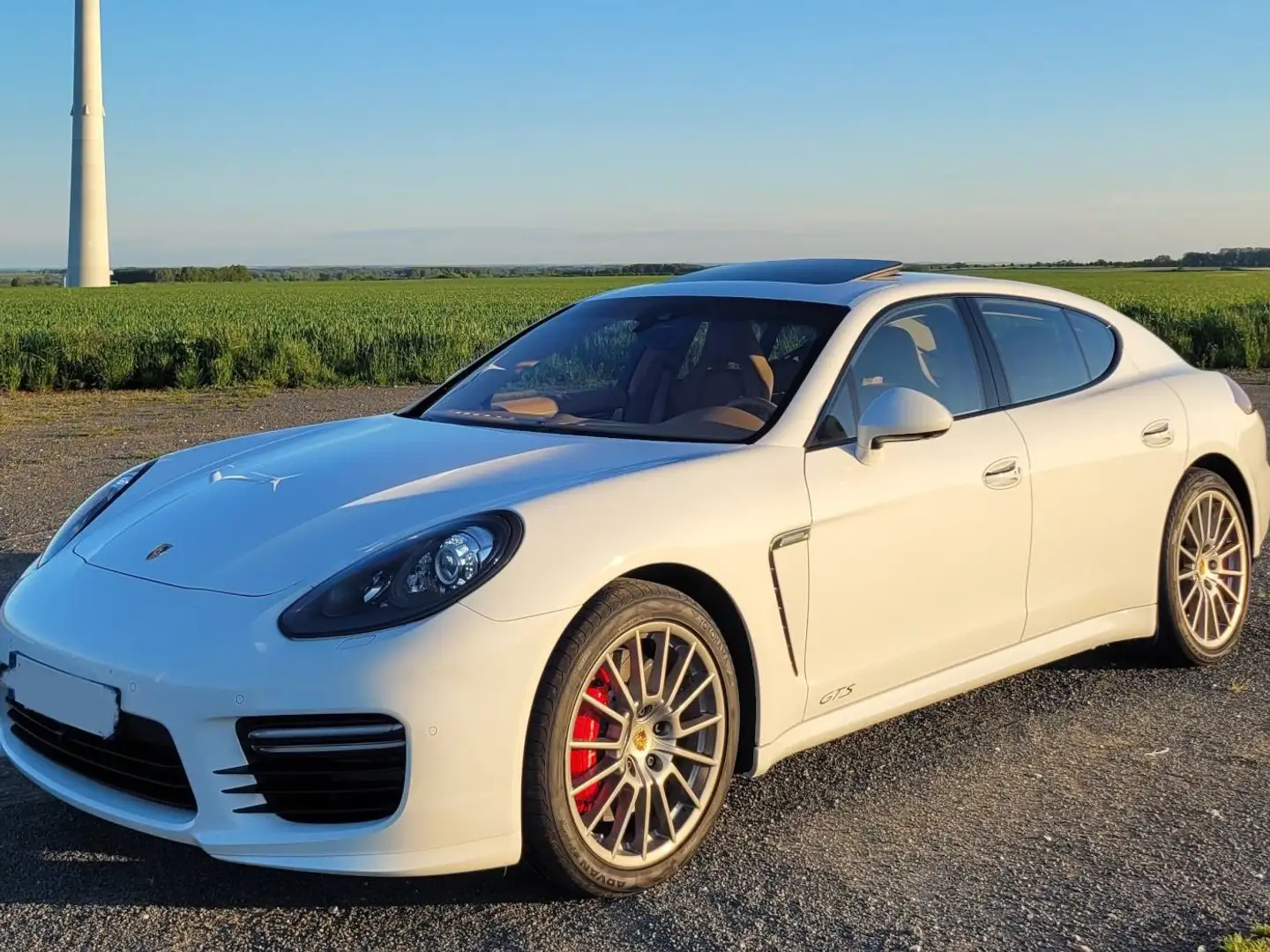 Porsche Panamera GTS Blanc - 2