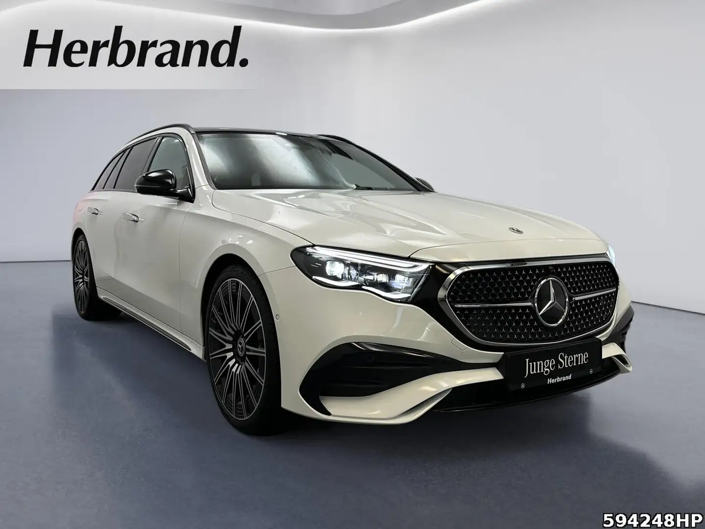 Mercedes-Benz E 220 d T AMG Night Pano AHK DISTRONIC 21" 360° Weiß - 2