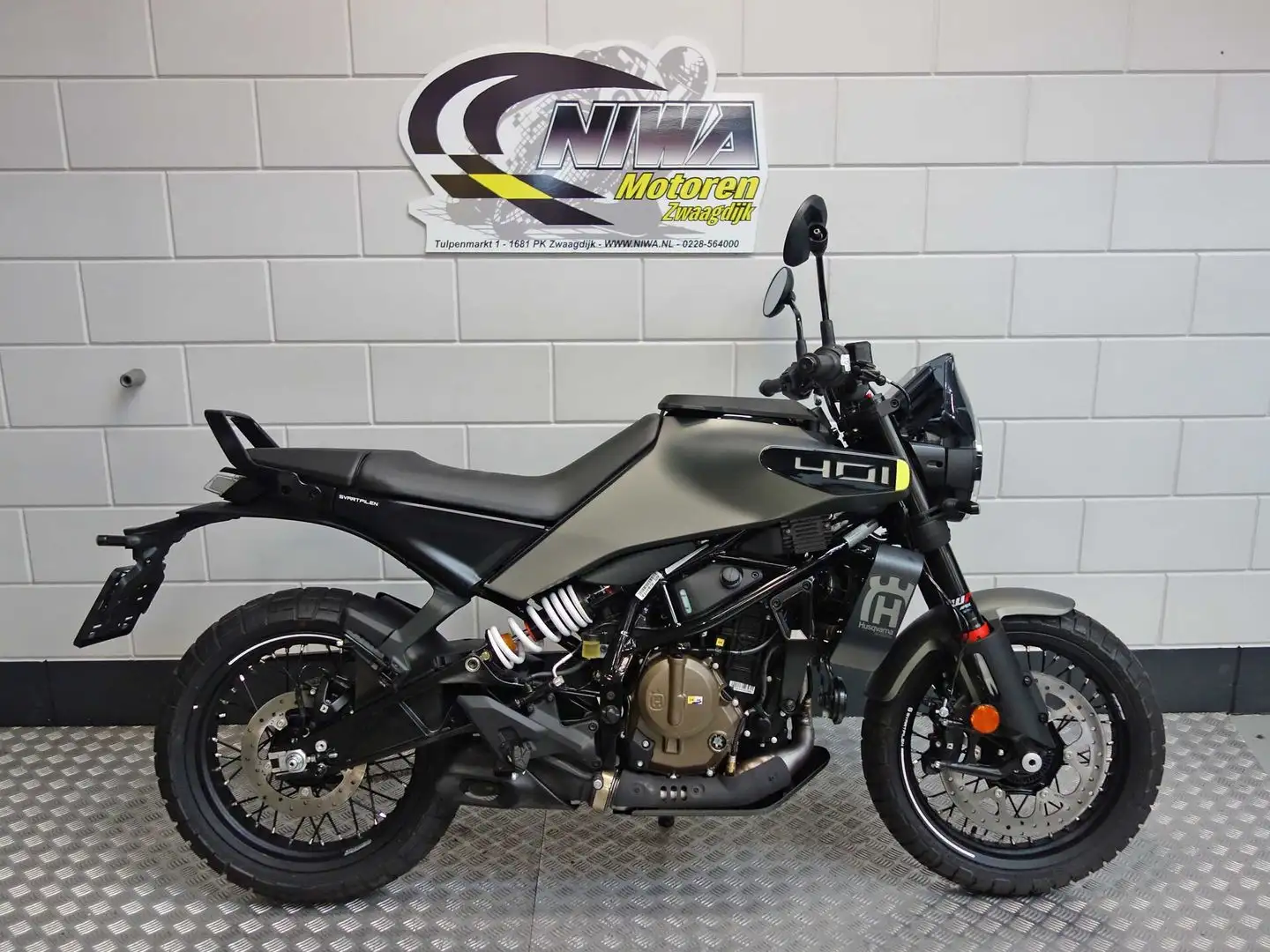 Husqvarna Svartpilen 401 Negru - 1
