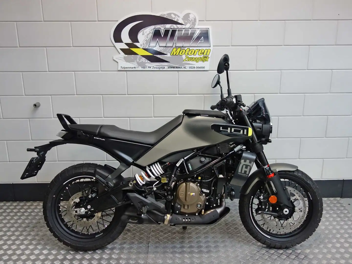 Husqvarna Svartpilen 401 Zwart - 1