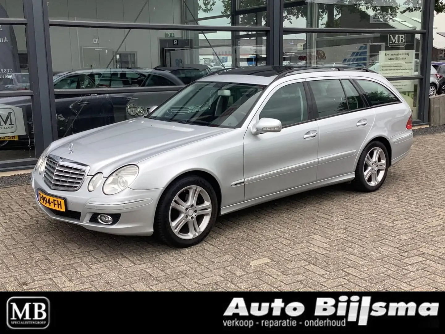 Mercedes-Benz E 200 Estate K. Elegance Automaat, schuifdak, zeer net, Gris - 1