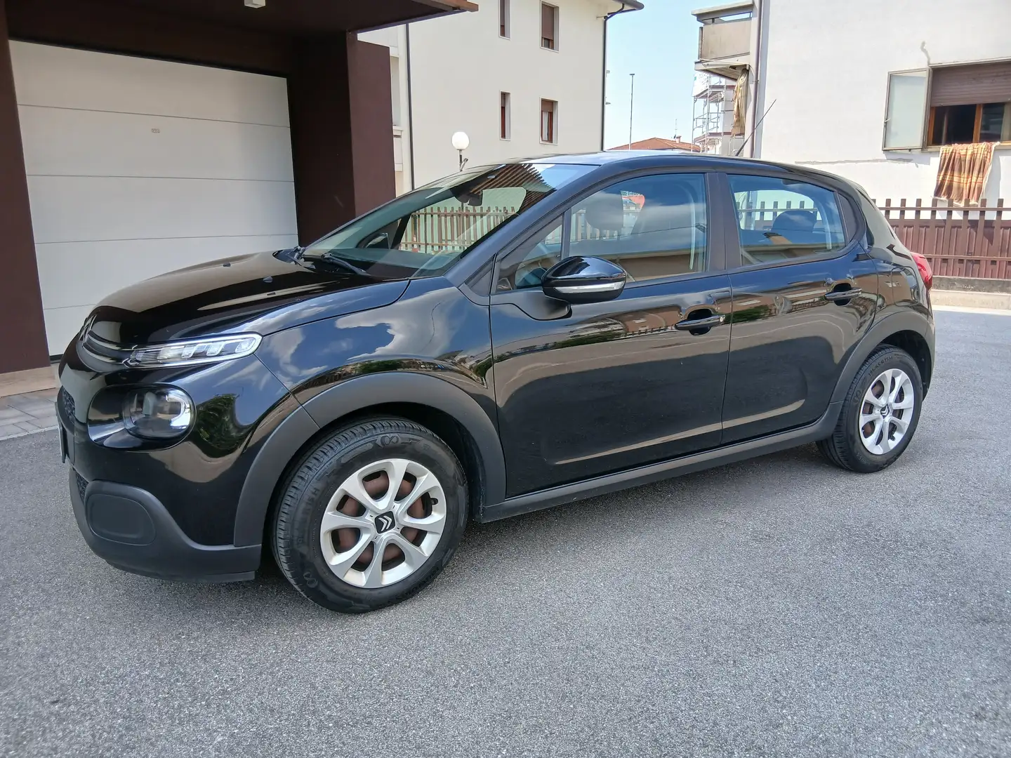 Citroen C3 1.2 puretech Life neopatentati TUA a € 185 mese Nero - 2