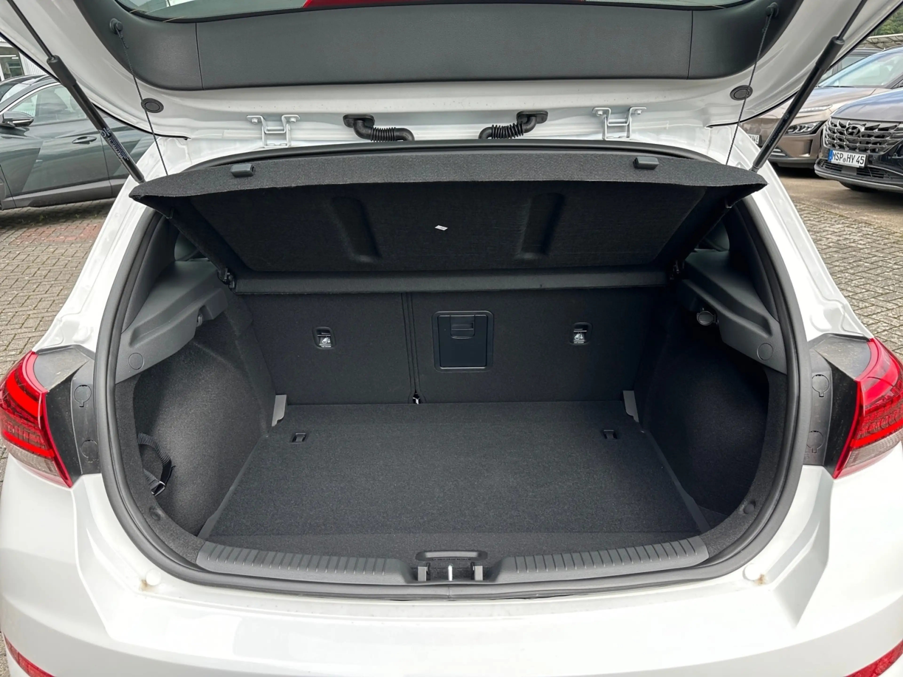 Hyundai i30 i30 1.5 T-GDI Advantage Mild-Hybrid  Navi/Autom. — photo 12