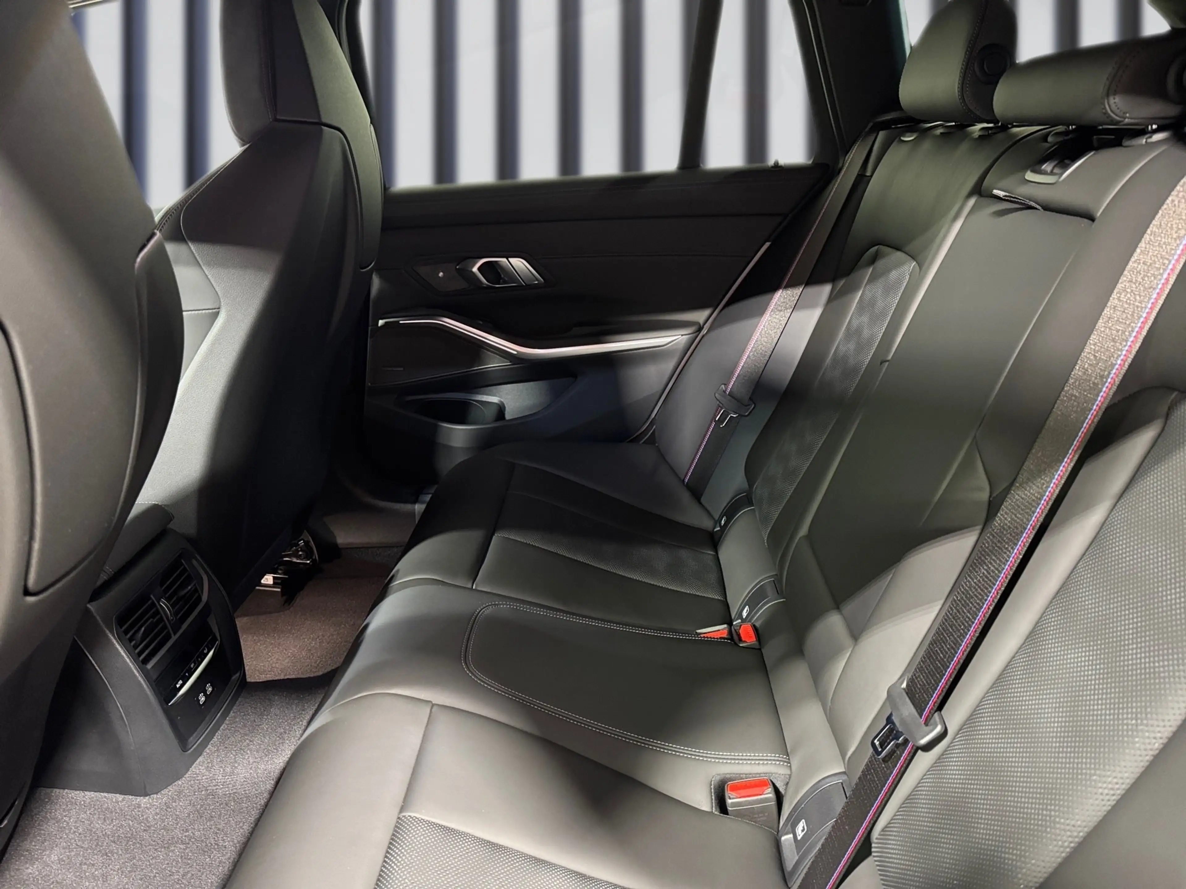 BMW M3 Competition M xDrive — photo 8