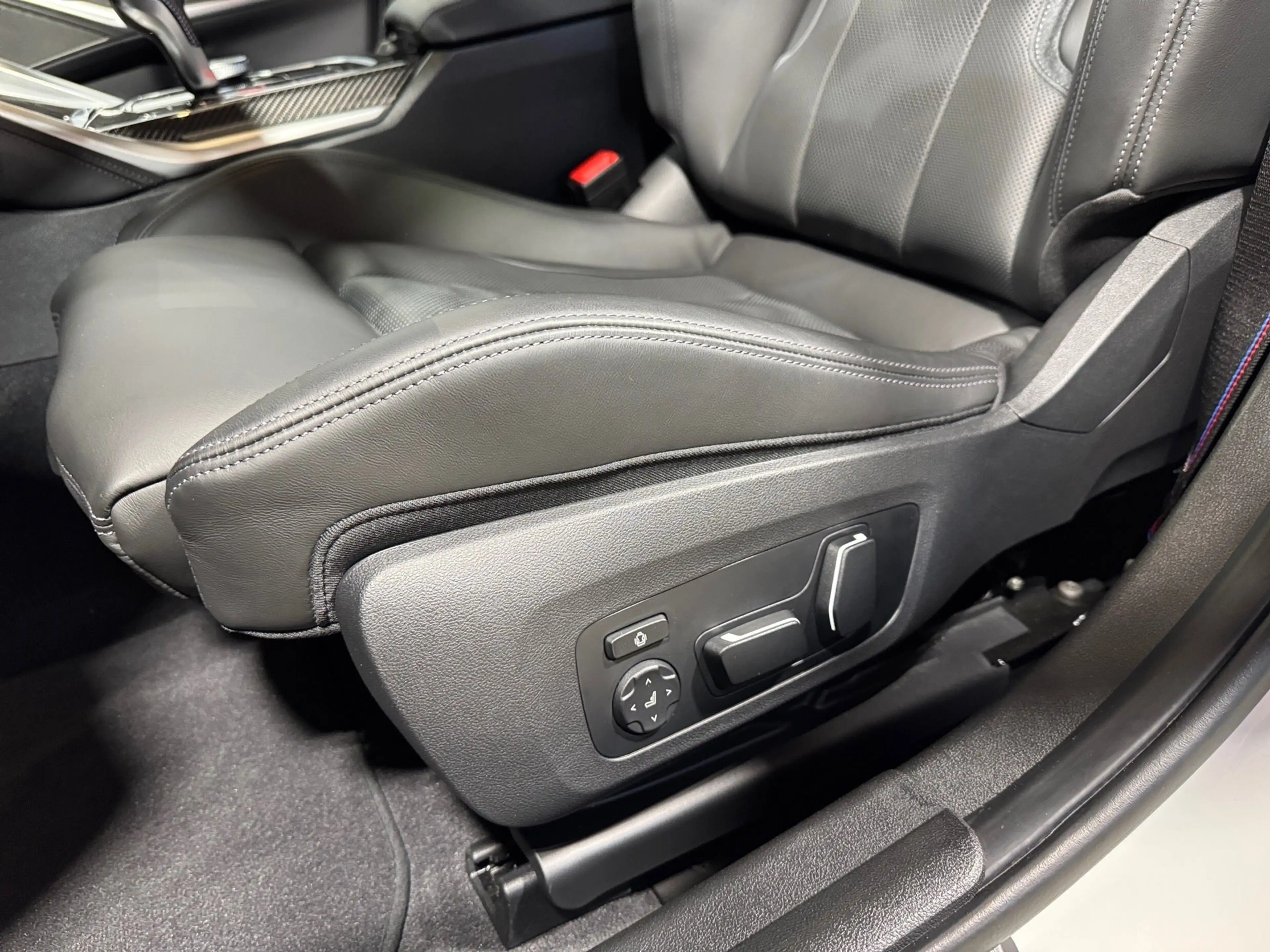 BMW M3 Competition M xDrive — photo 7