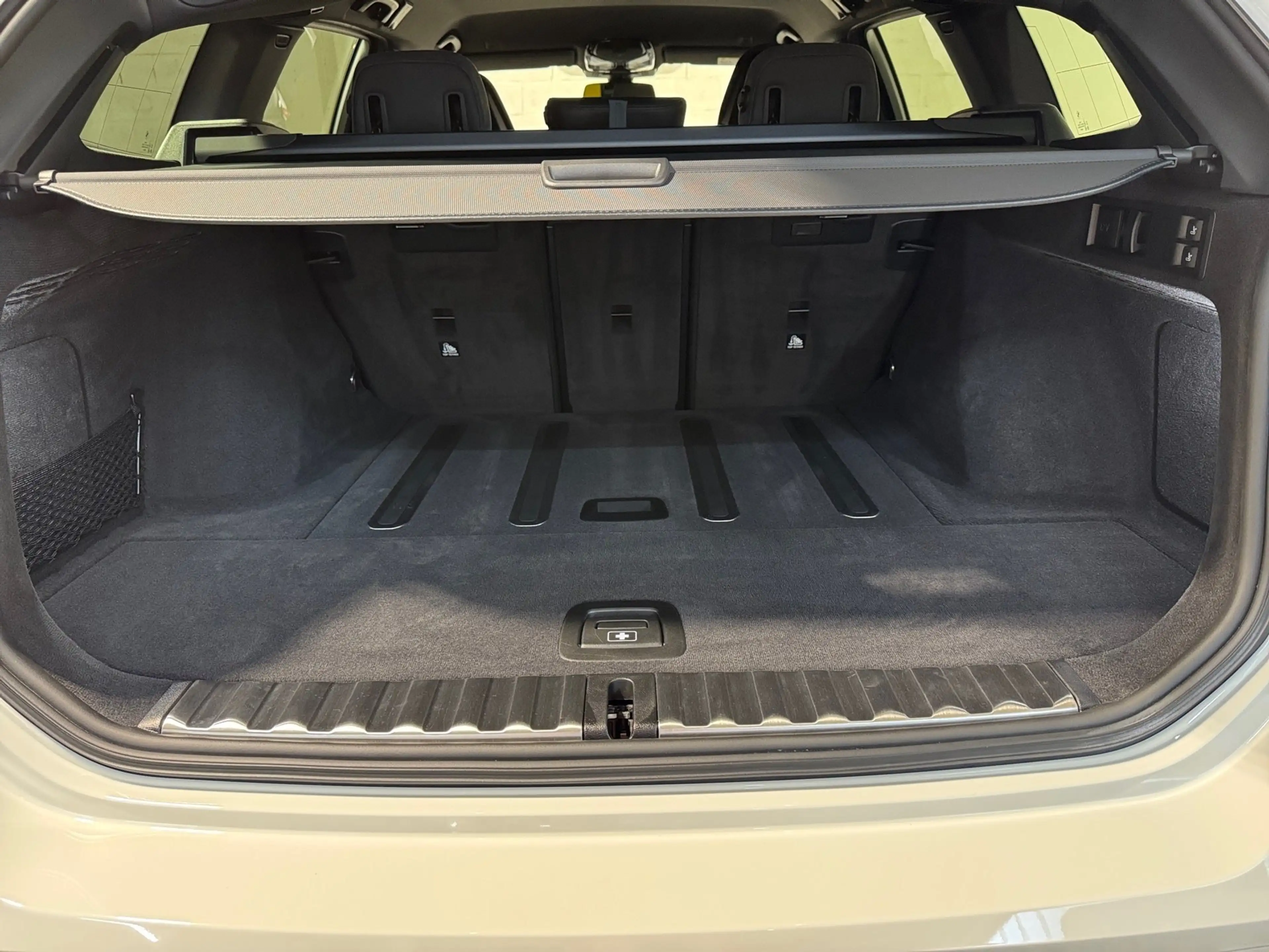 BMW M3 Competition M xDrive — photo 12
