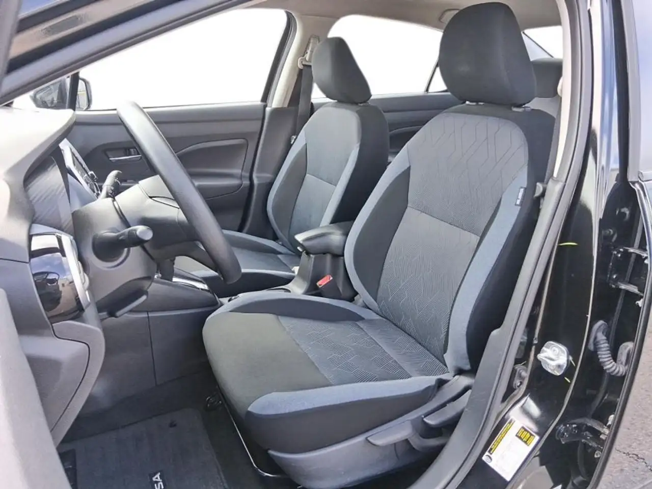 Nissan Versa снимка Nissan Versa