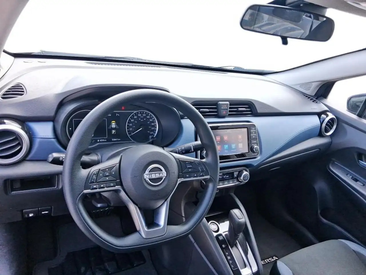 Nissan Versa снимка Nissan Versa