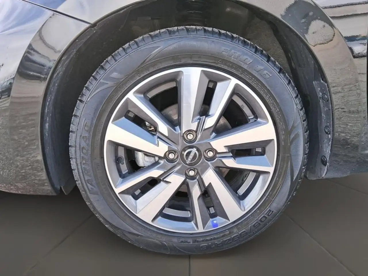 Nissan Versa снимка Nissan Versa