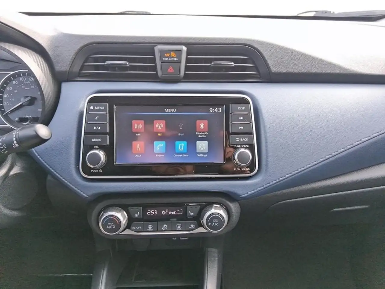 Nissan Versa снимка Nissan Versa