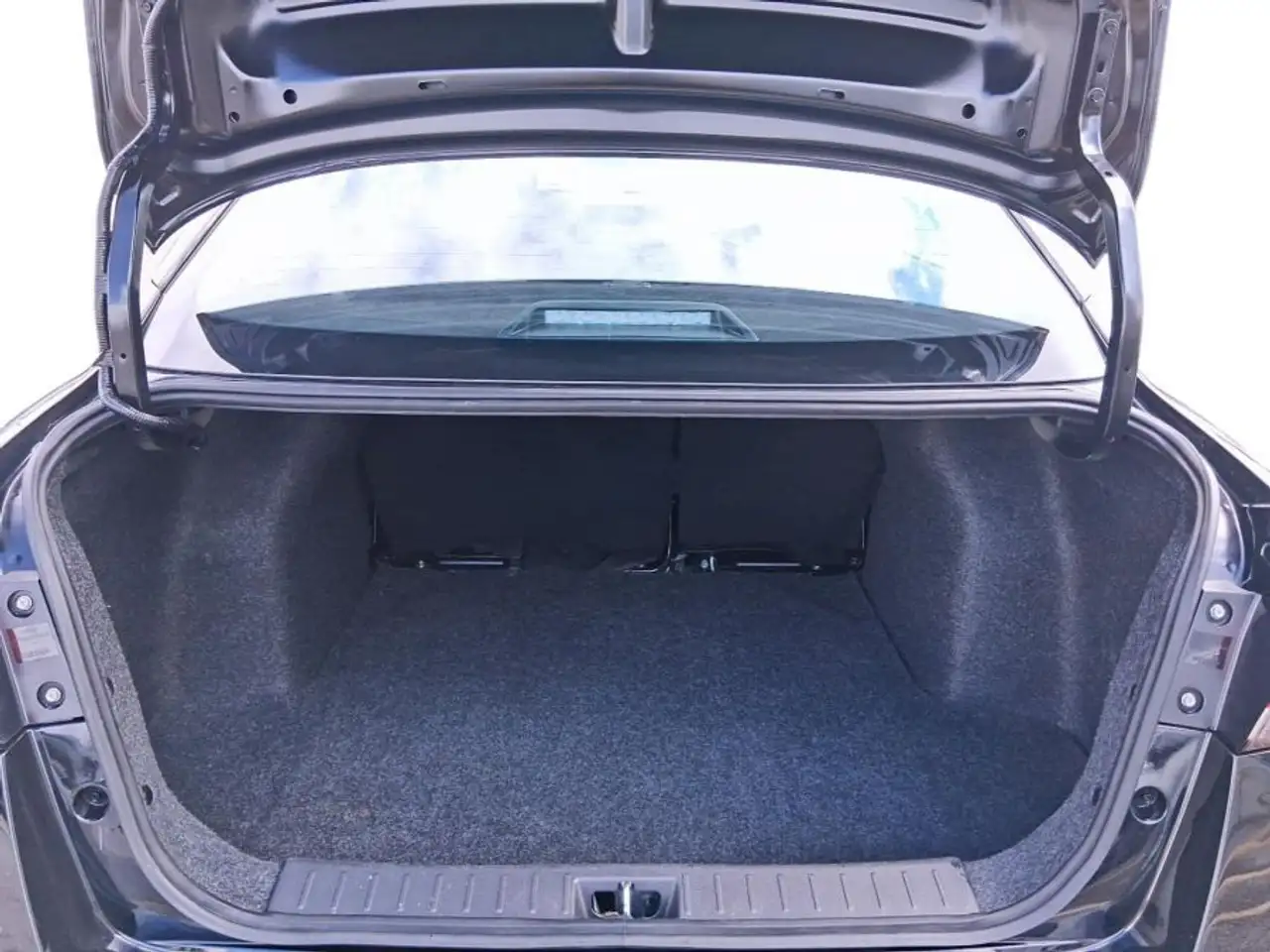 Nissan Versa снимка Nissan Versa