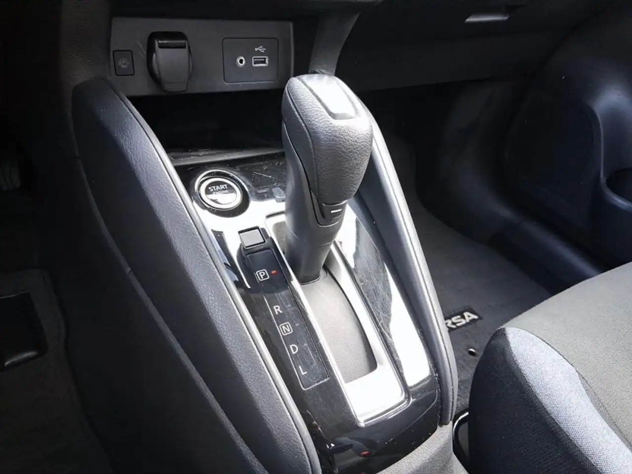 Nissan Versa снимка Nissan Versa