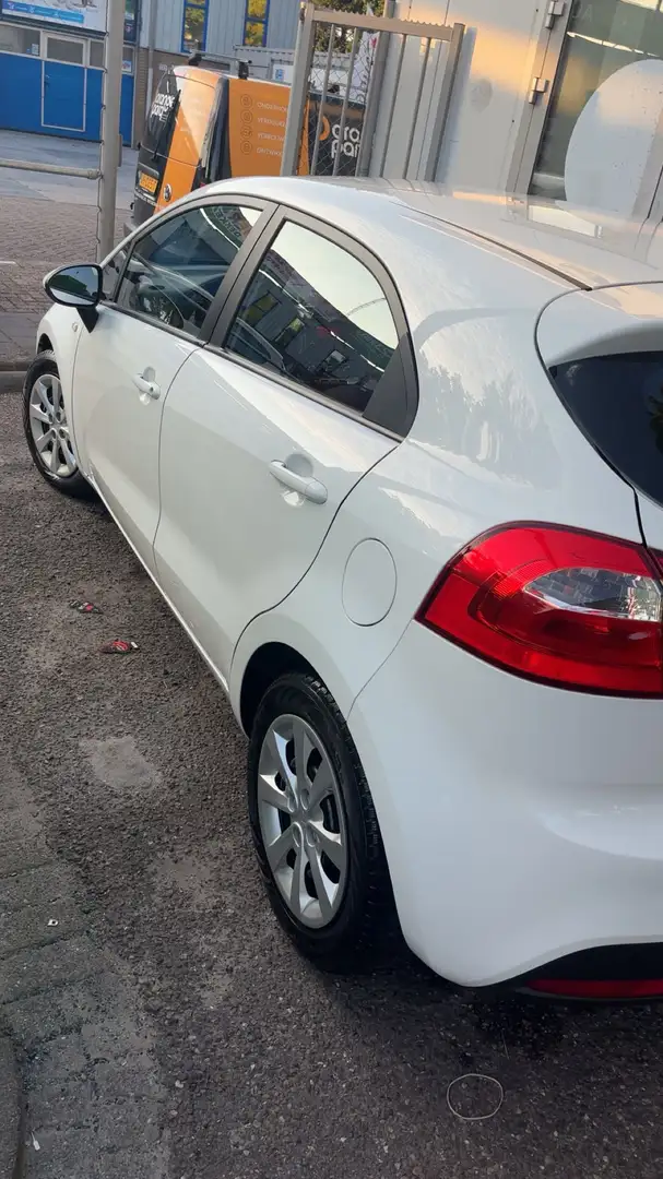 Kia Rio 1.2 CVVT Alb - 1