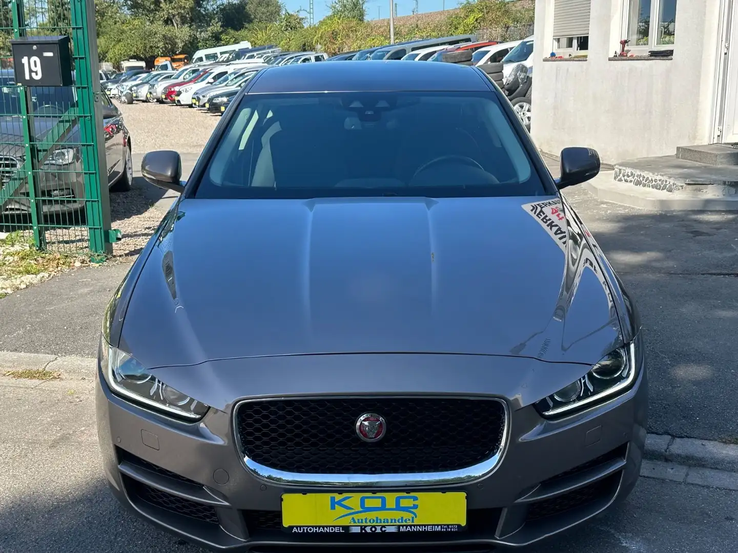 Jaguar XE 2.0 Turbo R-Sport - 2