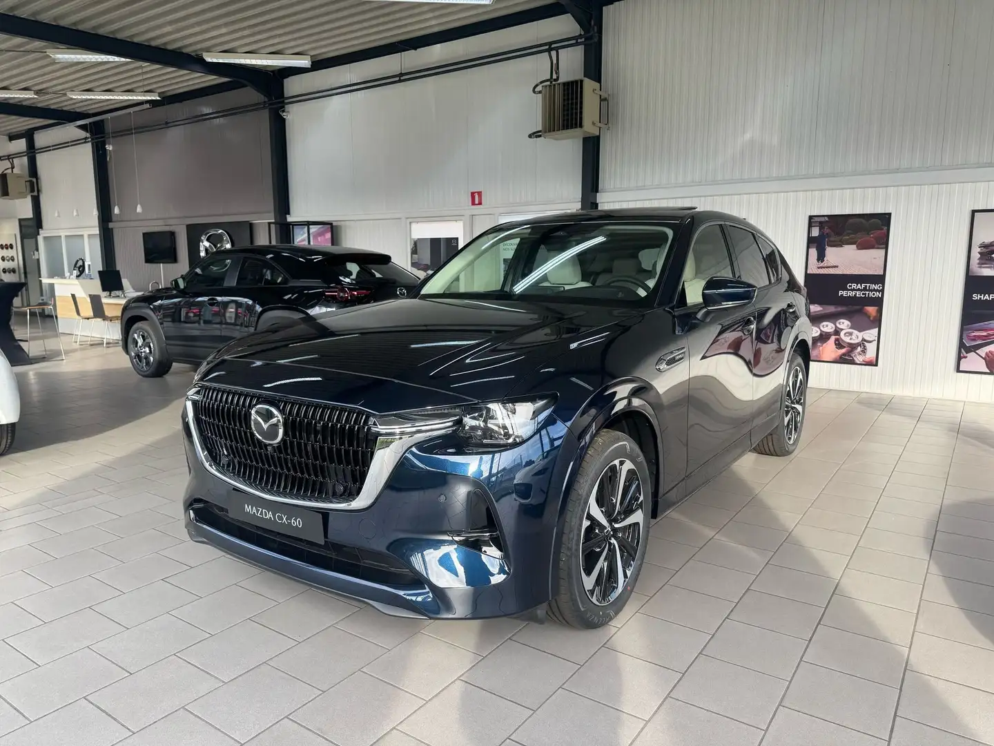 Mazda CX-60 2.5 e-Skyactiv PHEV AWD Takumi (240 kW) Синий - 1