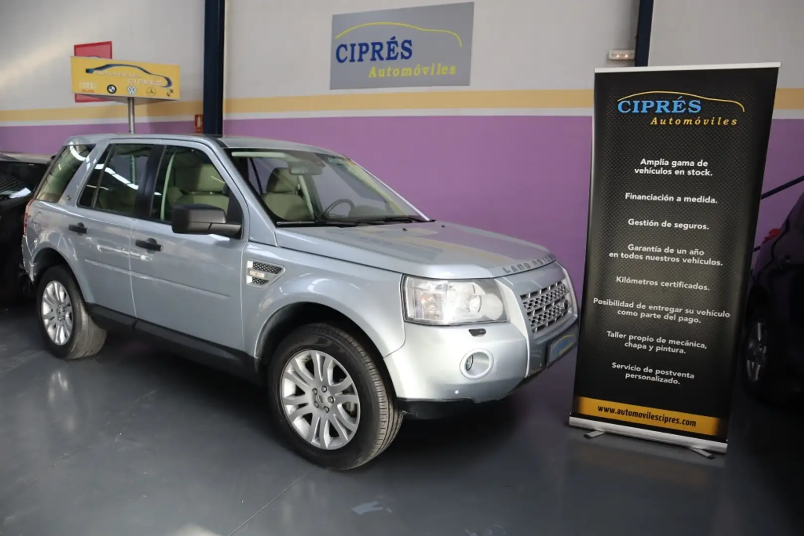 Land Rover Freelander 2.2Td4 HSE CommandShift Plateado - 1