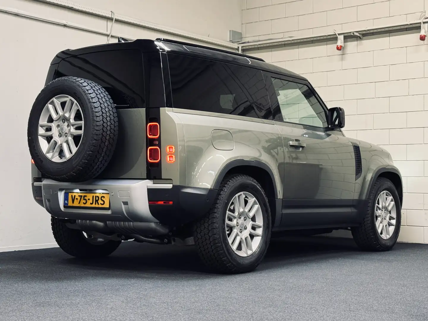 Land Rover Defender Commercial 3.0 D250 90 S 3p. | Luchtvering | Adapt Groen - 2