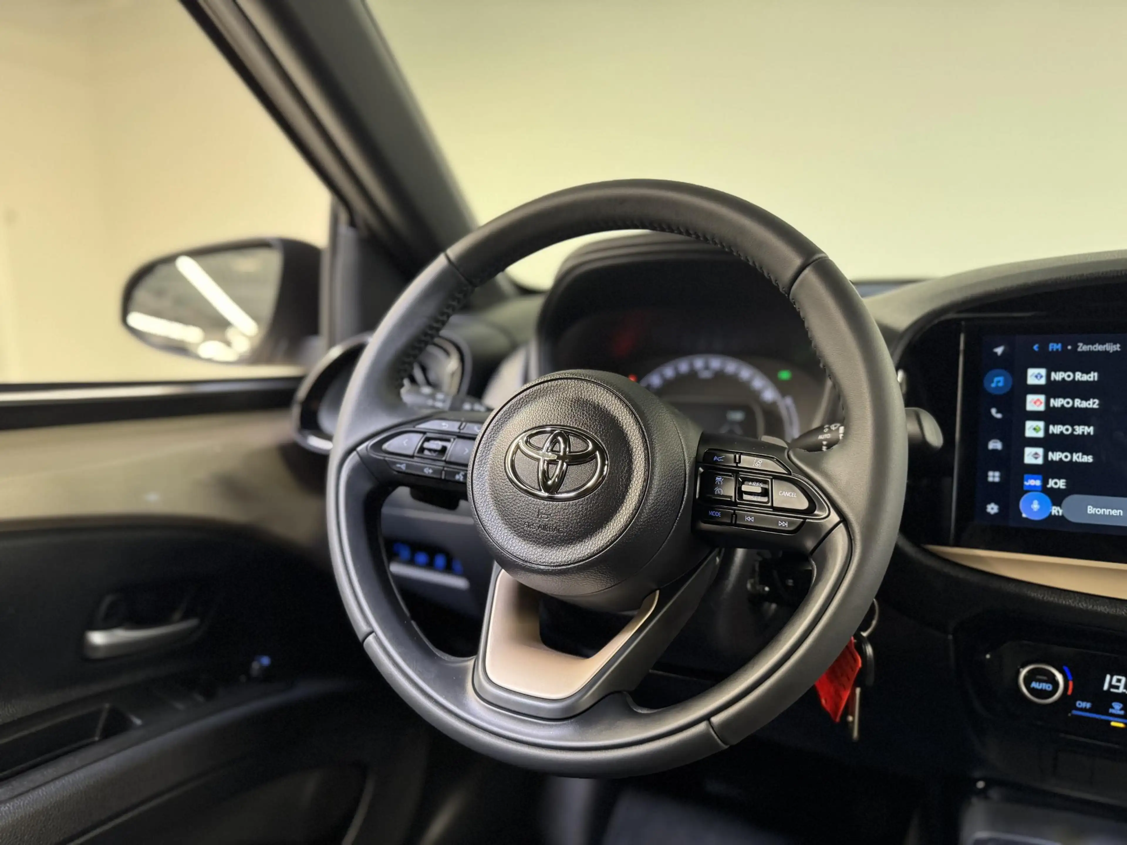 Toyota Aygo X 1.0 VVT-i S-CVT Envy | Climate control | Cloud-Nav — photo 14