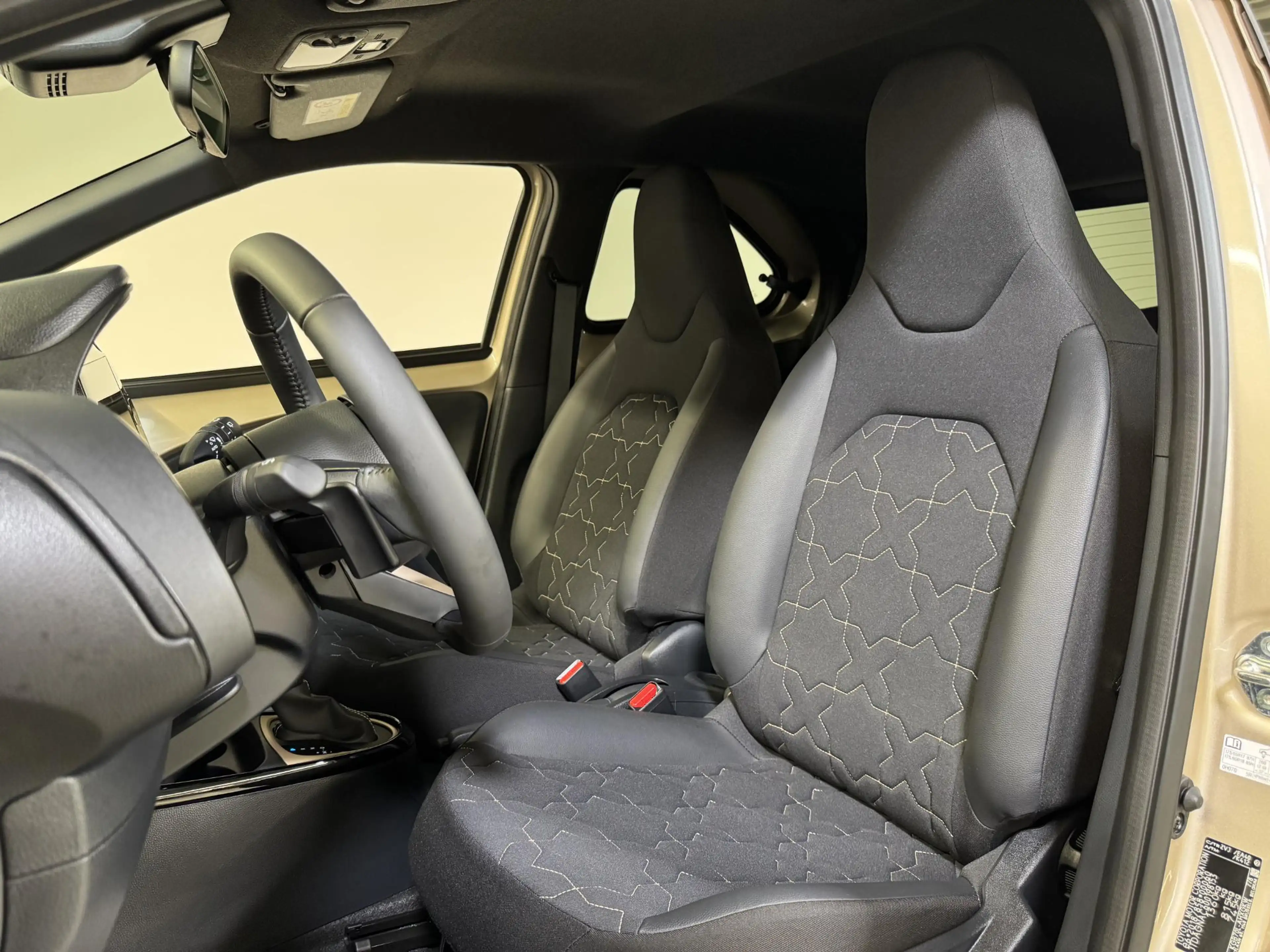 Toyota Aygo X 1.0 VVT-i S-CVT Envy | Climate control | Cloud-Nav — photo 12