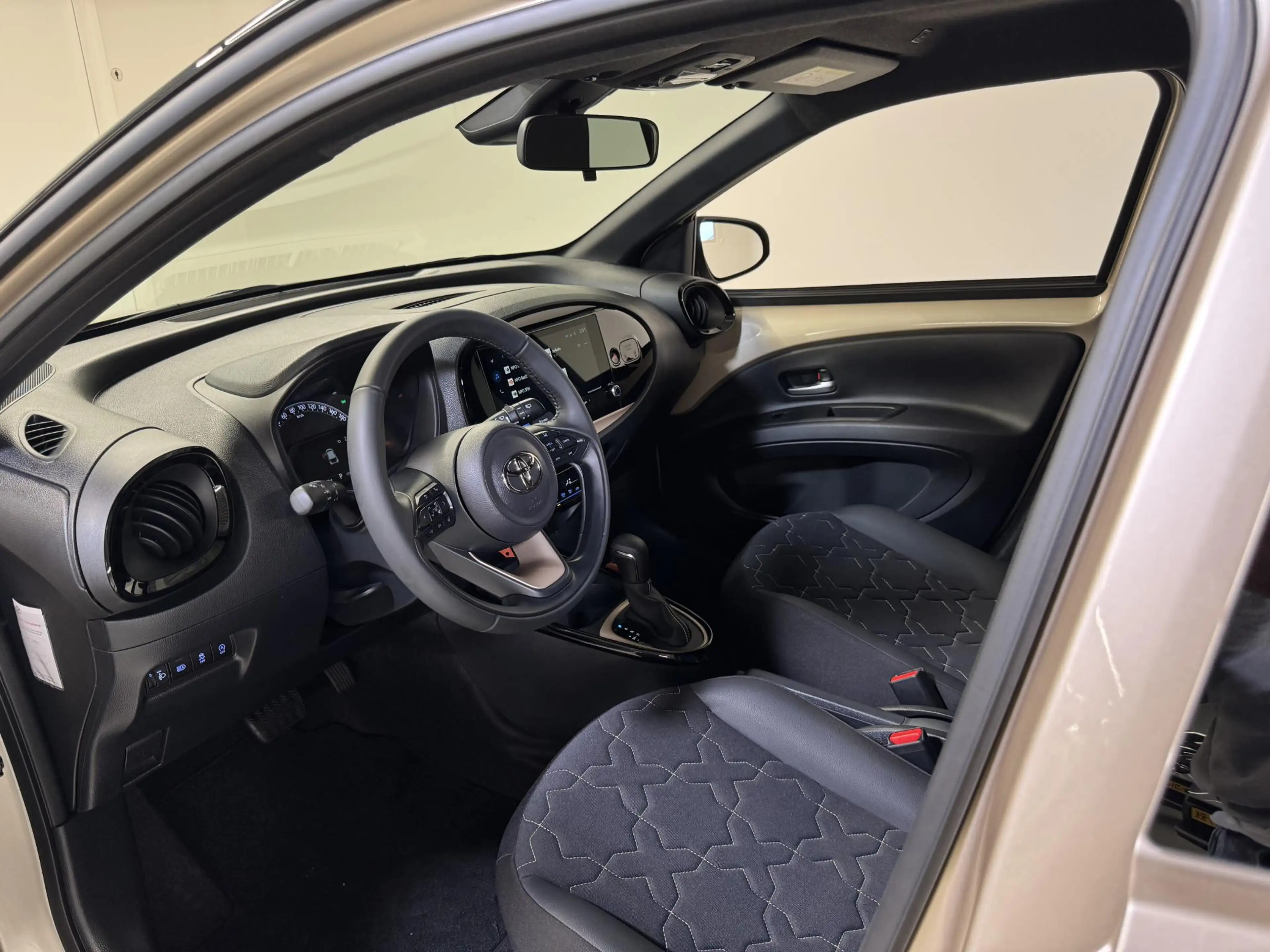 Toyota Aygo X 1.0 VVT-i S-CVT Envy | Climate control | Cloud-Nav — photo 10