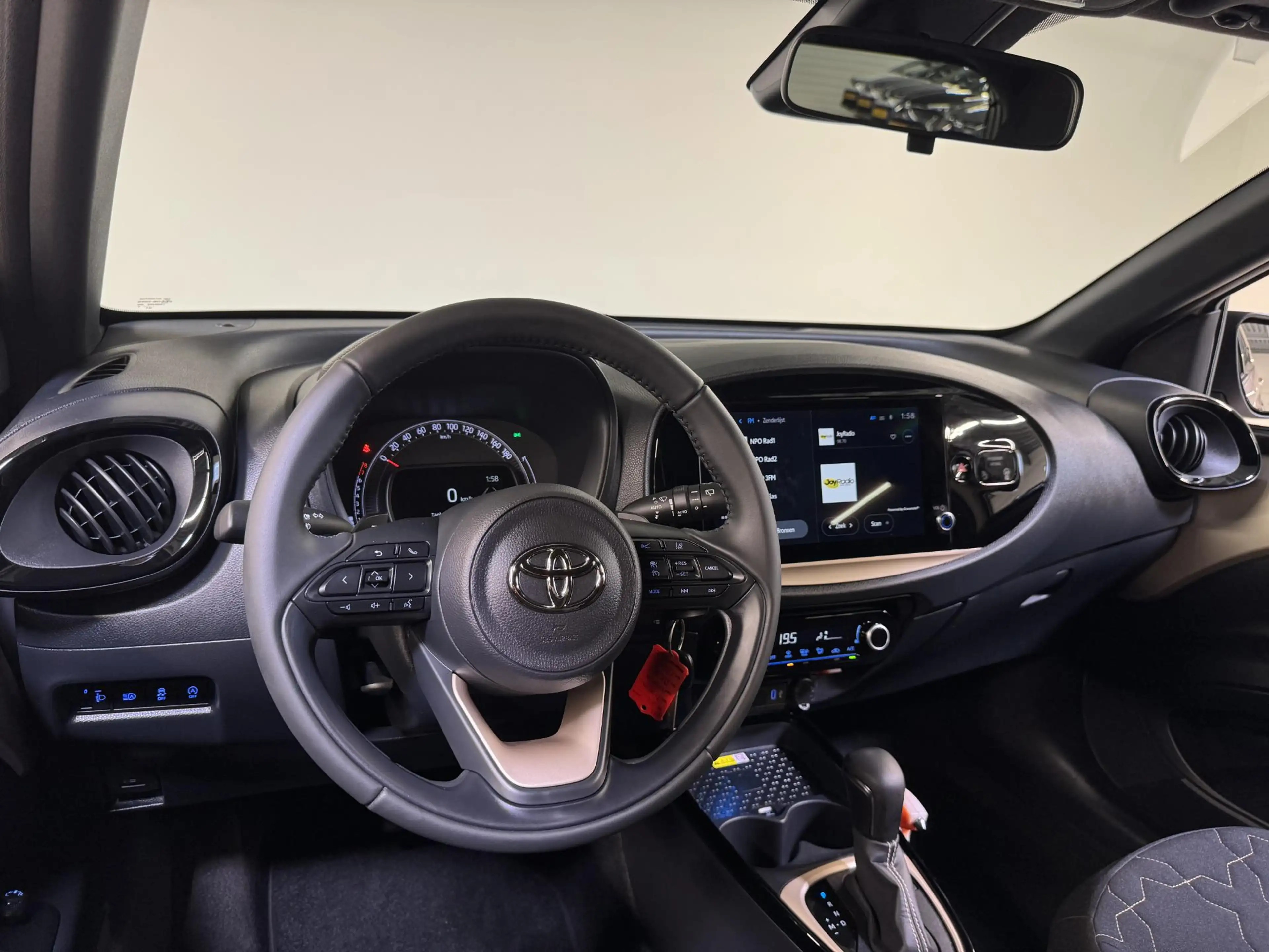 Toyota Aygo X 1.0 VVT-i S-CVT Envy | Climate control | Cloud-Nav — photo 11