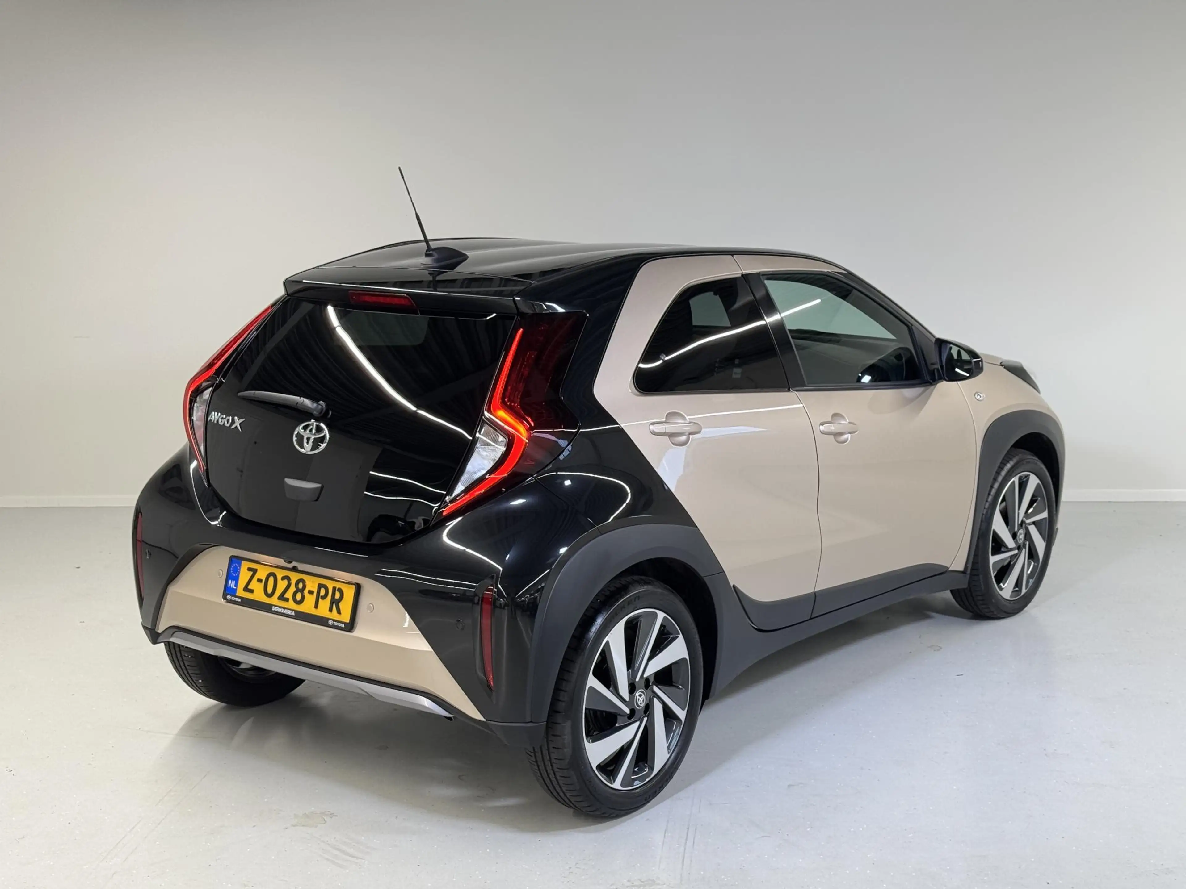 Toyota Aygo X 1.0 VVT-i S-CVT Envy | Climate control | Cloud-Nav — photo 5