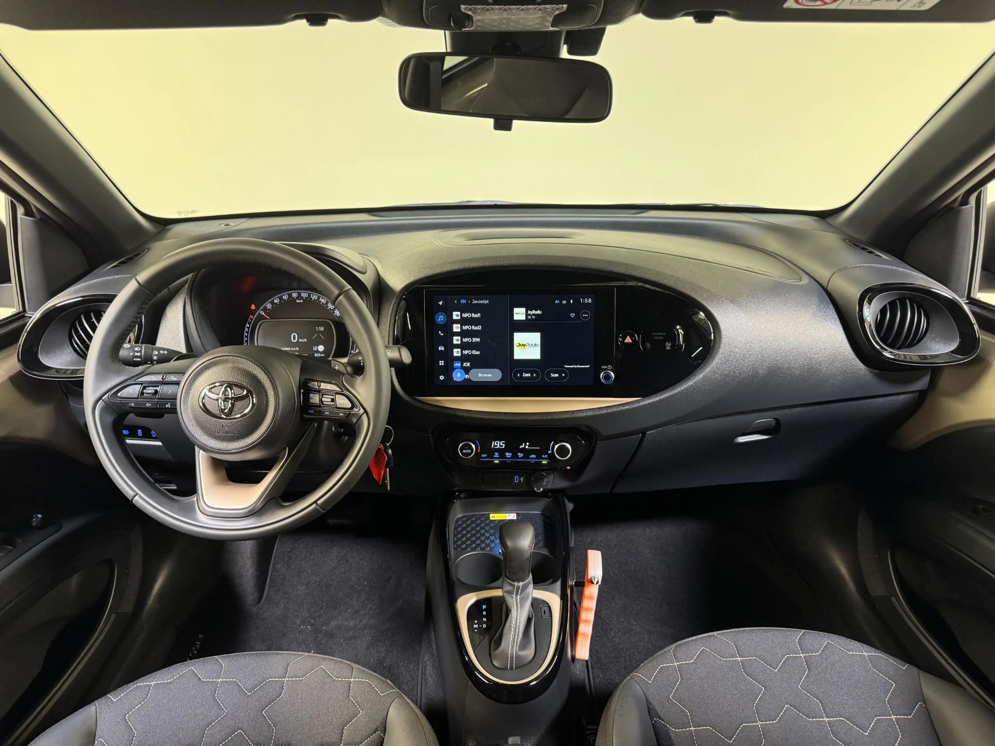 Toyota Aygo X 1.0 VVT-i S-CVT Envy | Climate control | Cloud-Nav — photo 2