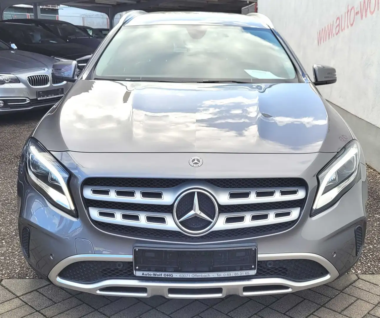 Mercedes-Benz GLA 180 Urban 7G-DCT, Navi, LED, PTS... Gris - 2