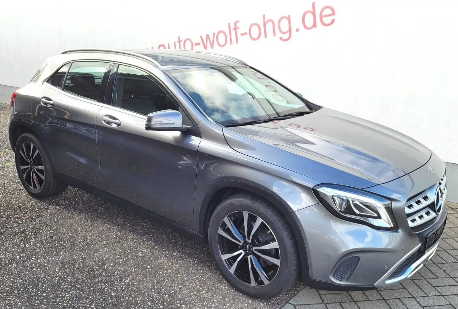 Mercedes-Benz GLA 180 Urban 7G-DCT, Navi, LED, PTS... Gris - 1
